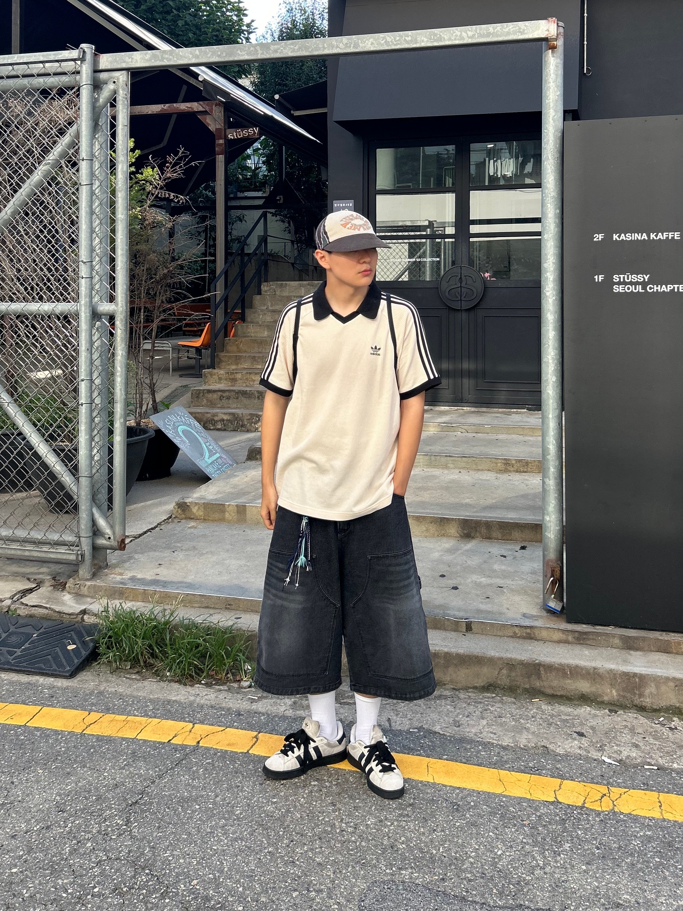 Adidas Adicolor Classics Waffle Polo Shirt Wonder White - KR Sizing, Adidas Campus 00s Cloud White Core Black 착용 스타일 - 2
