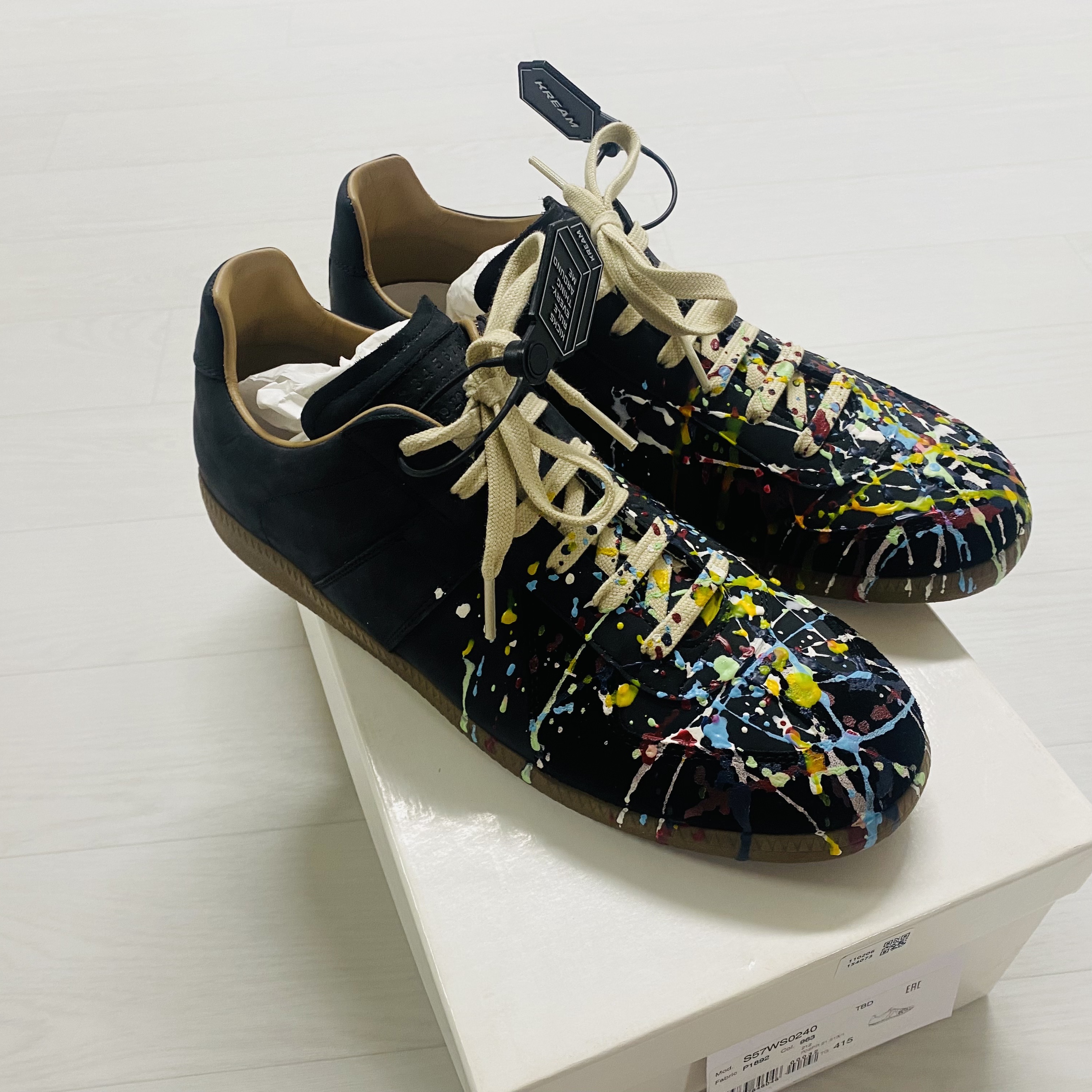 Maison Margiela Replica Paint Drop Sneakers Black 착용 스타일 - 3