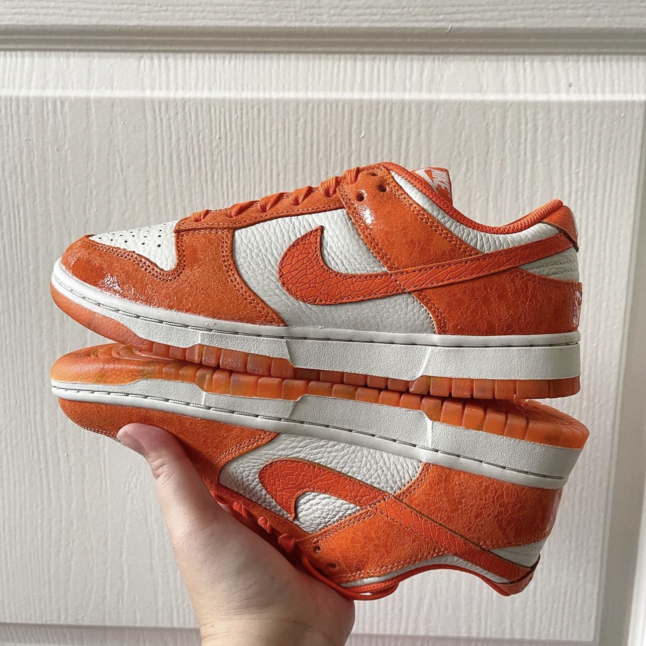 (W) Nike Dunk Low Total Orange 착용 스타일 - 4