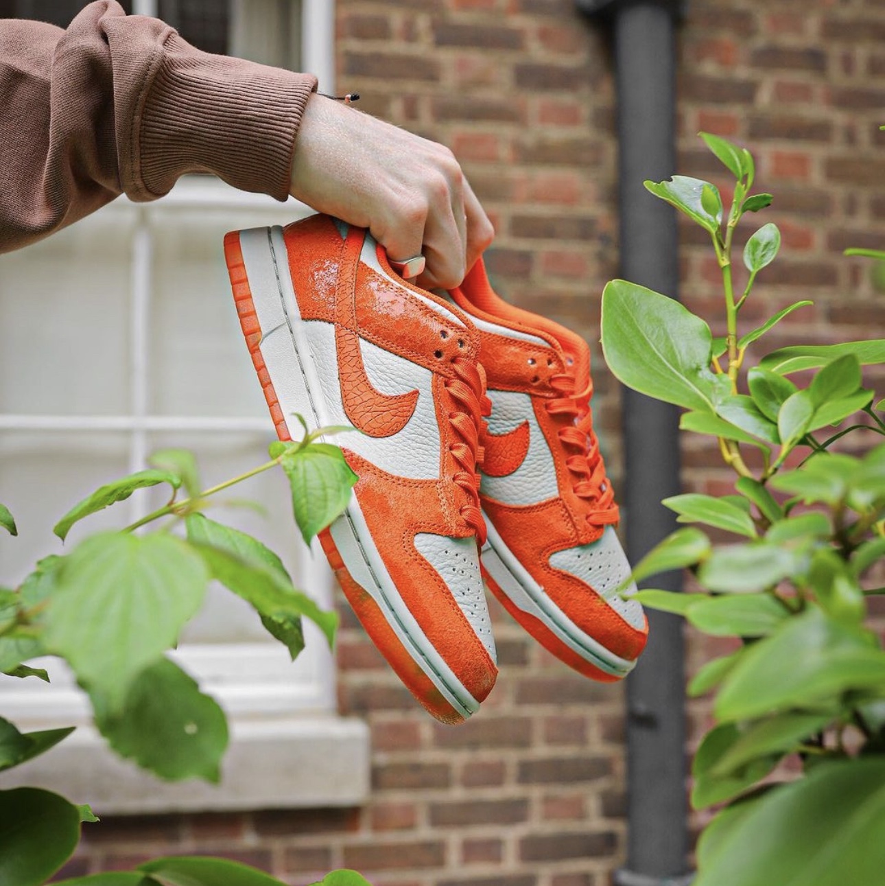 (W) Nike Dunk Low Total Orange 착용 스타일 - 5