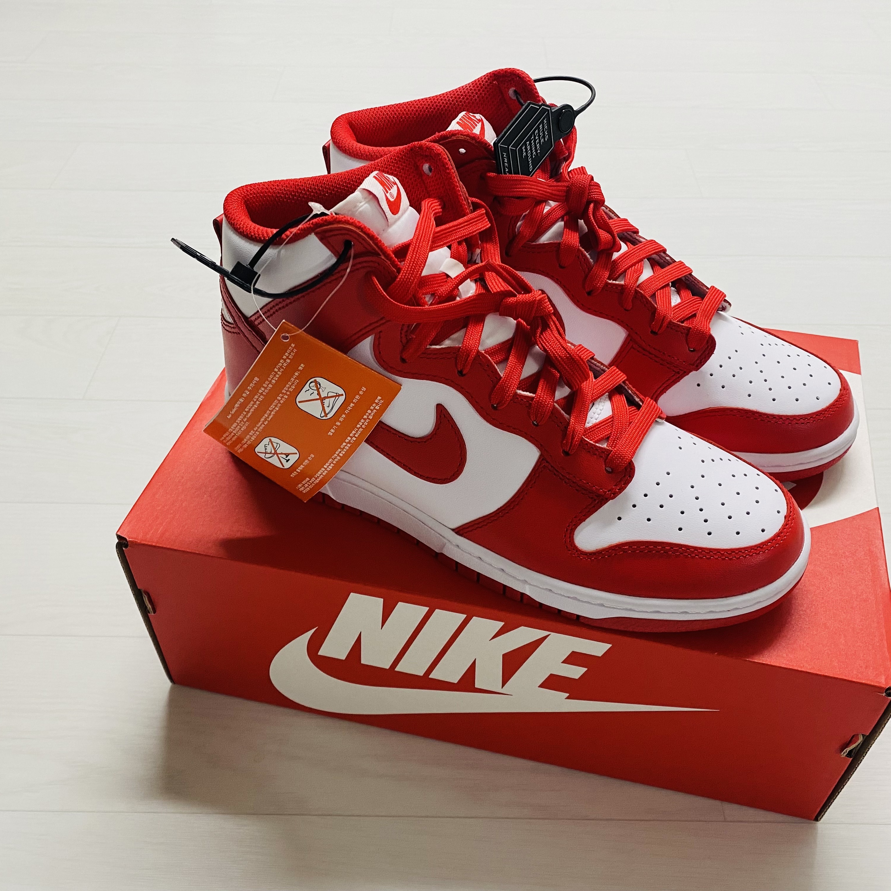 Nike Dunk High Retro Championship White and Red 착용 스타일 - 3