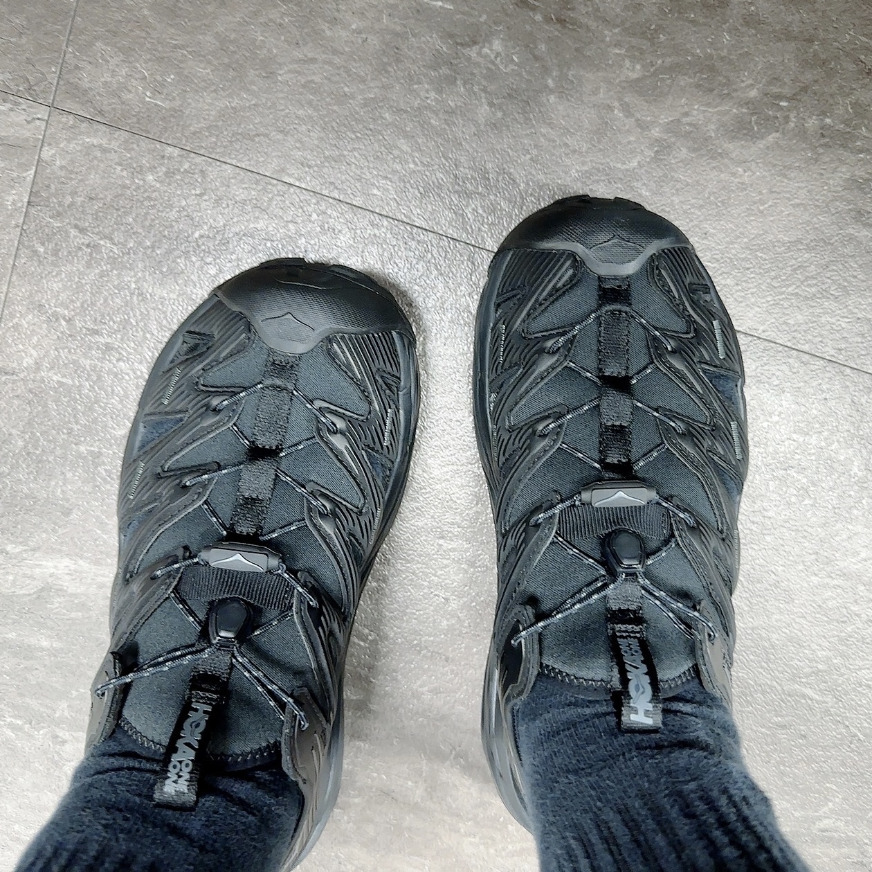Hoka Hopara Black 착용 스타일
