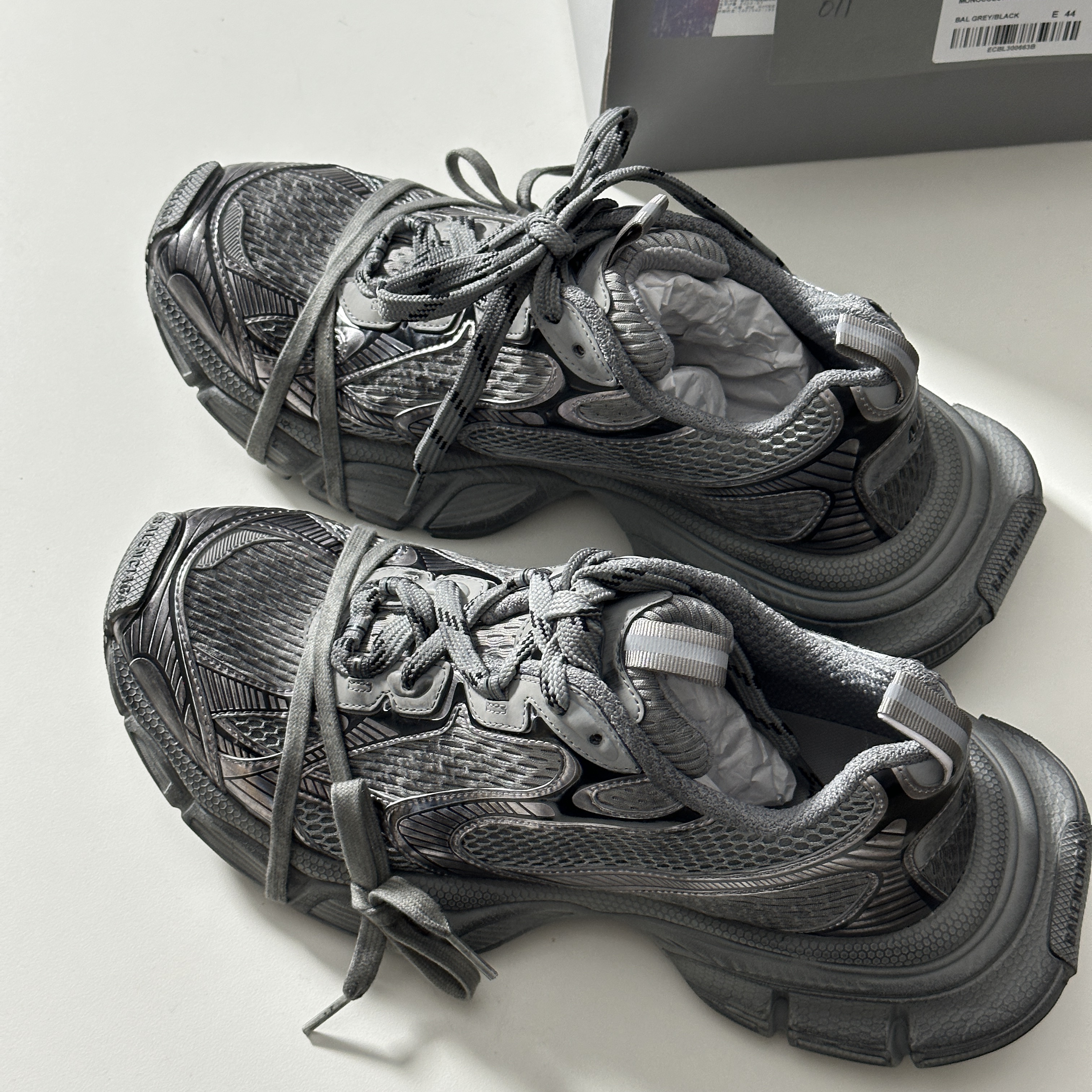 Balenciaga 3XL Sneakers Grey Black 착용 스타일 - 1