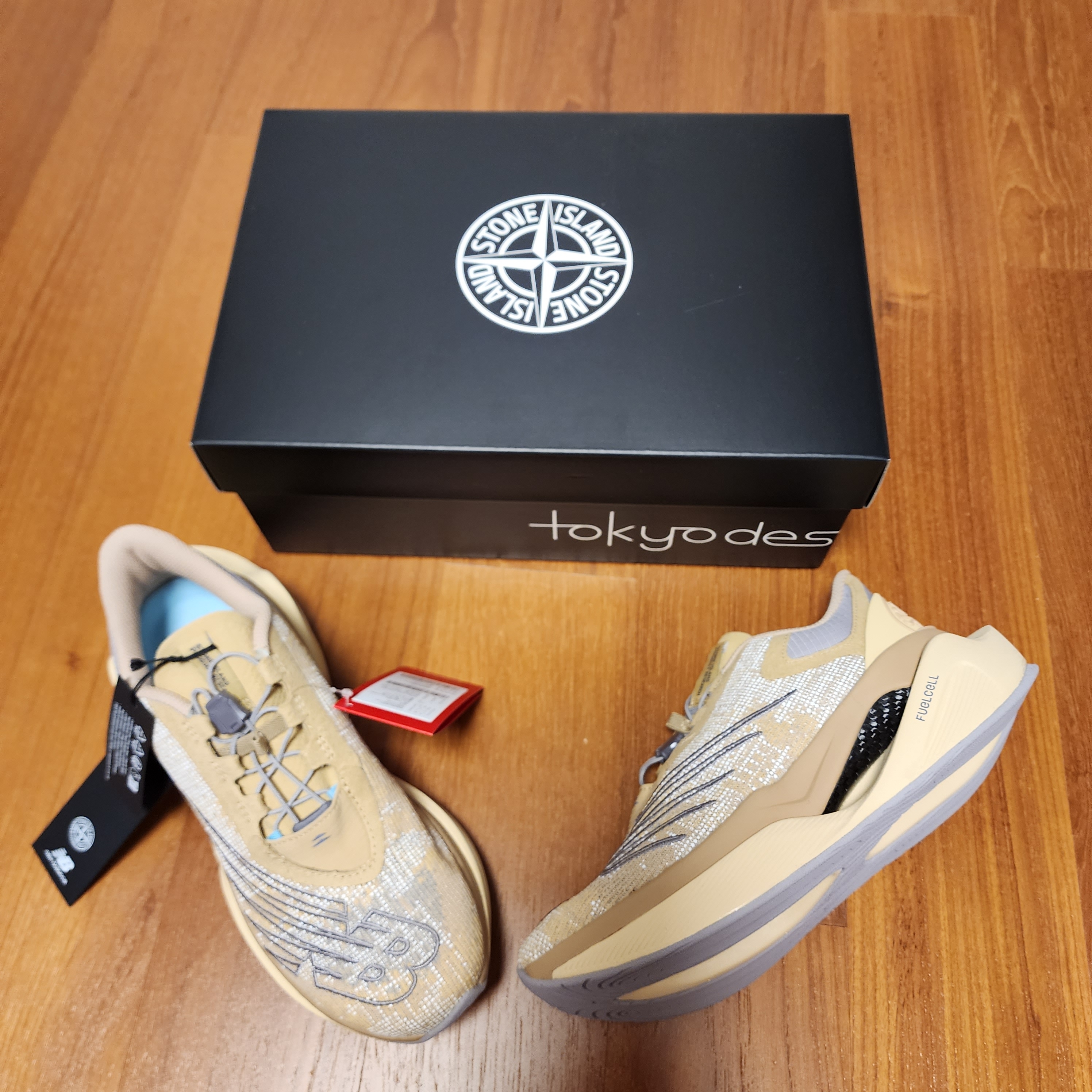 New Balance x Stone Island x Tokyo Design Studios FuelCell C1 Beige 착용 스타일 - 2
