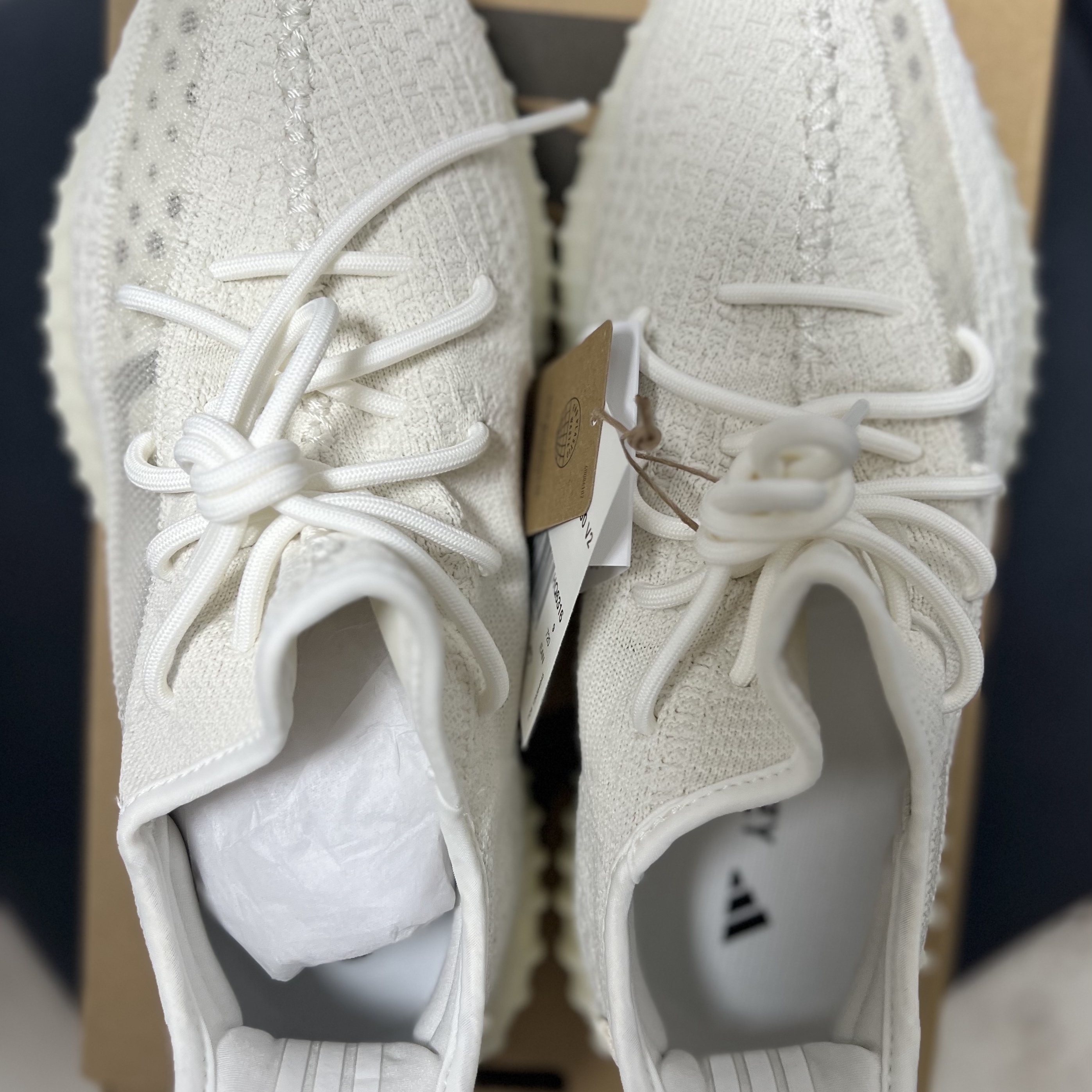 Adidas Yeezy Boost 350 V2 Bone 착용 스타일 - 1
