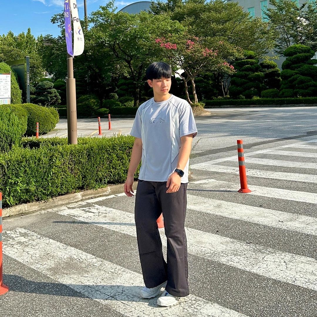 Art of Field Flatlock Stitch Short Sleeved T-Shirt Light Gray, Art of Field Flatlock Stitch Short Sleeved T-Shirt Black 착용 스타일