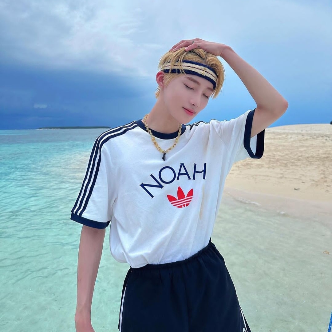 Saint Laurent Headband in Terrycloth Off White Blue 착용 스타일 - 1