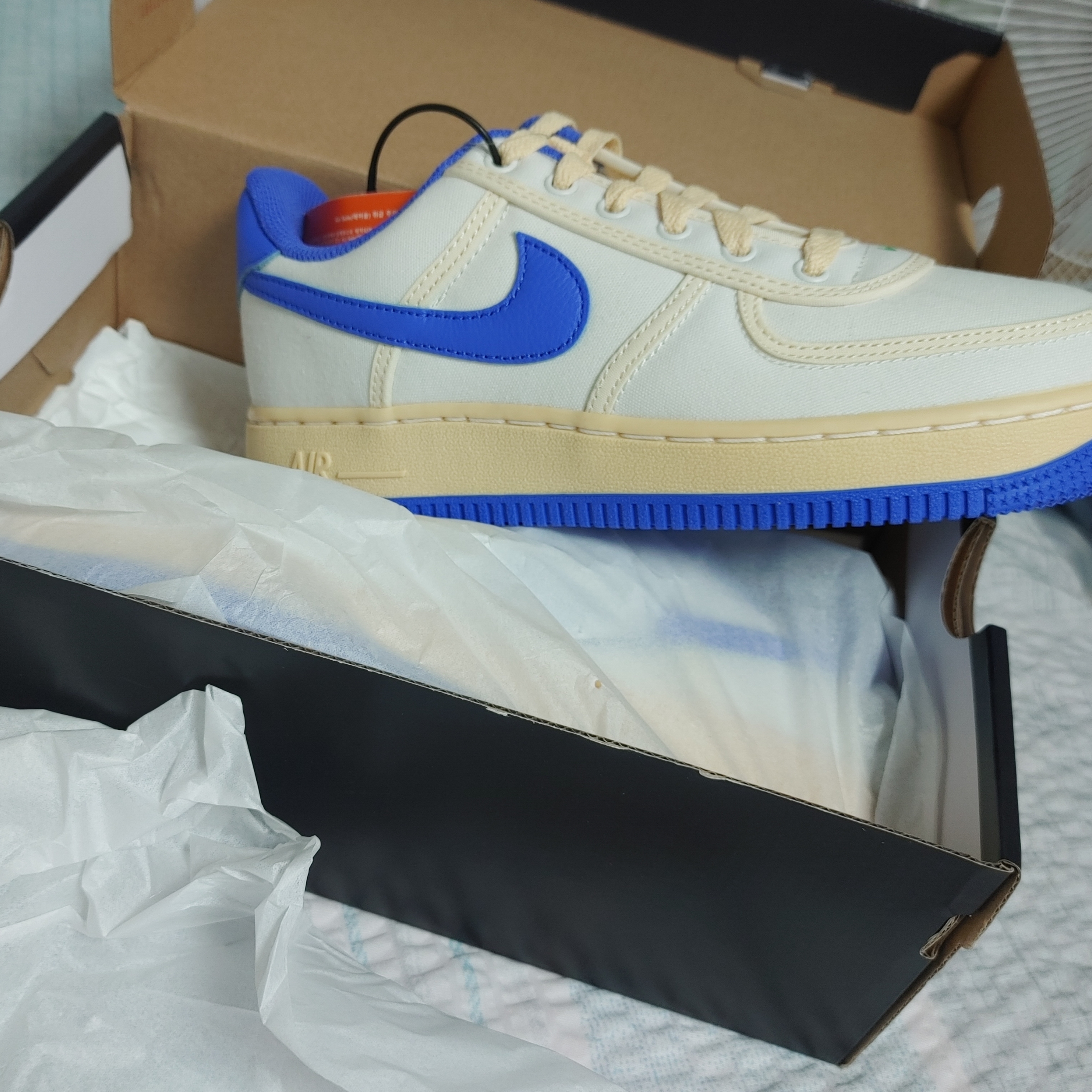 (W) Nike Air Force 1 '07 Sail Medium Blue 착용 스타일