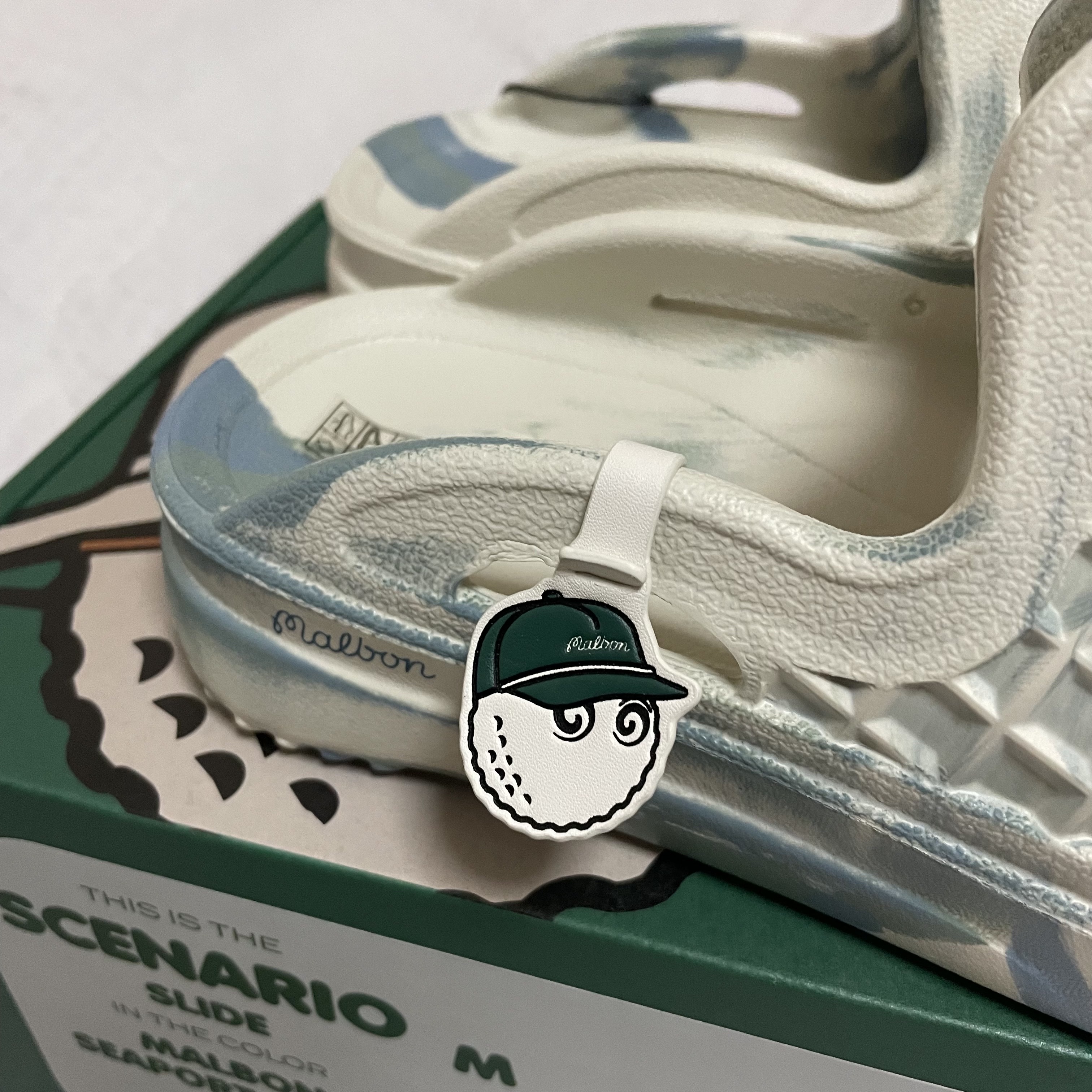 Malbon Golf x Lusso Coastal Scenario Slide Seaport Swirl 착용 스타일 - 3