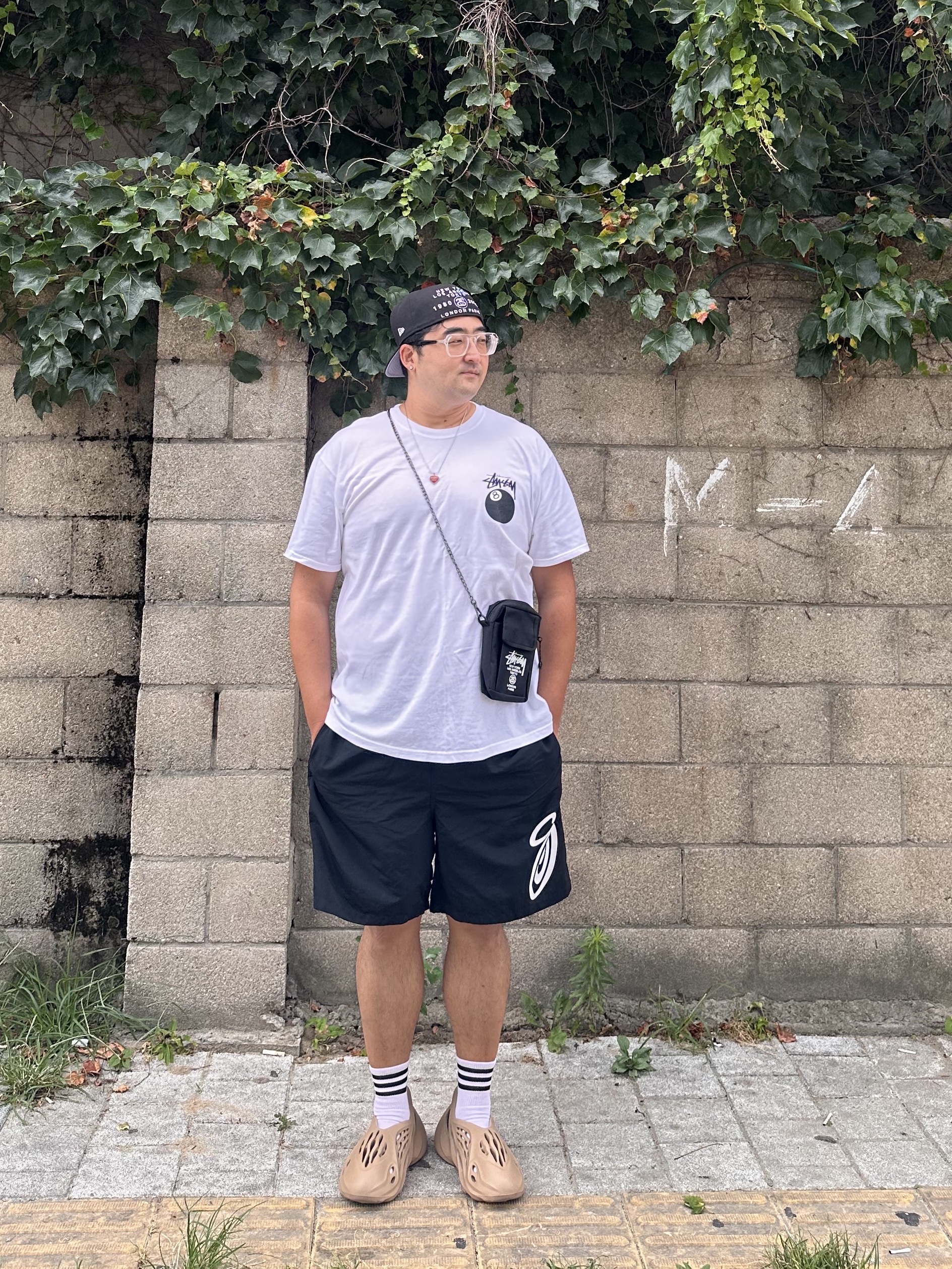 Stussy World Tour New Era Cap Black, Gentle Monster x Maison Margiela MM011 Clear Black Gradient 착용 스타일 - 1