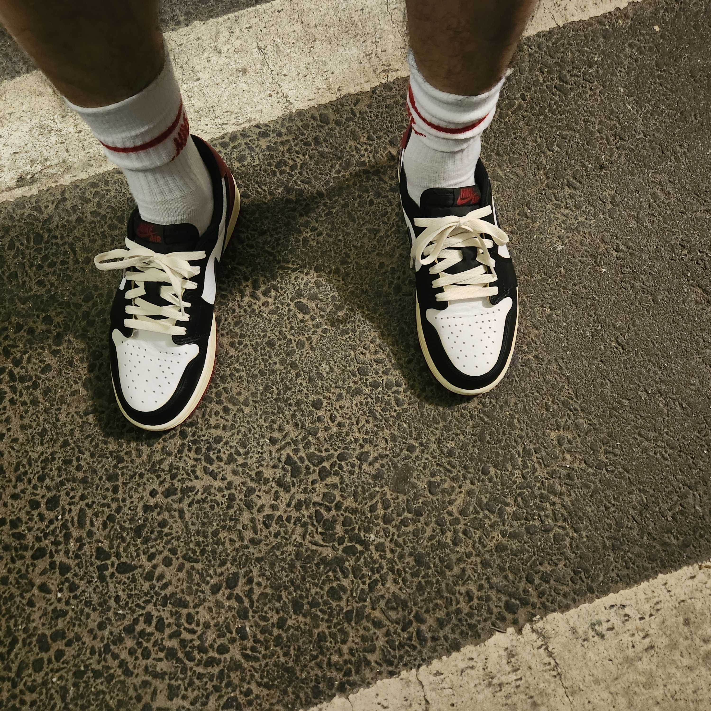 Jordan 1 Retro Low OG Black Toe 착용 스타일 - 1