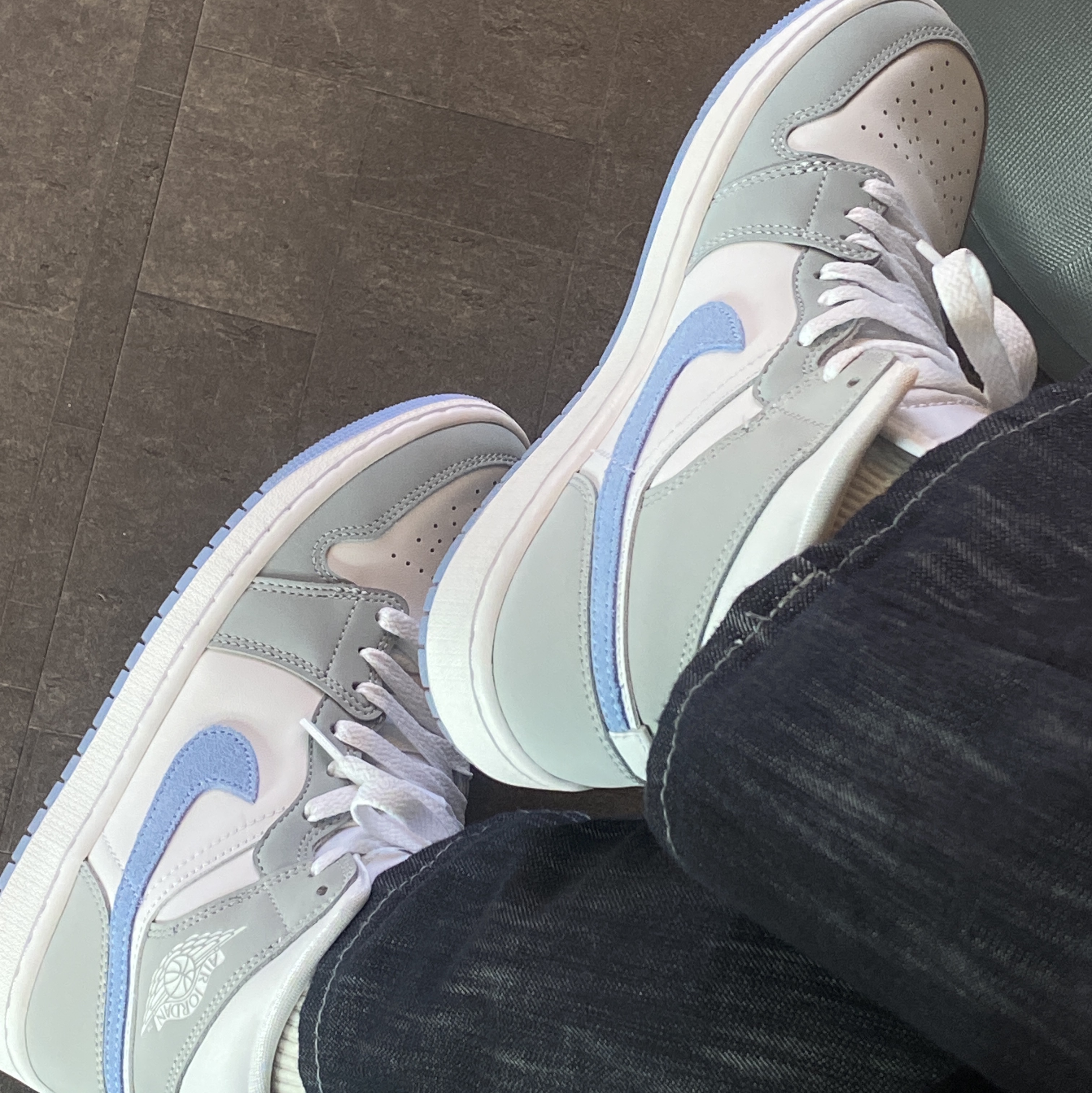 (W) Jordan 1 Mid Wolf Grey 착용 스타일 - 2