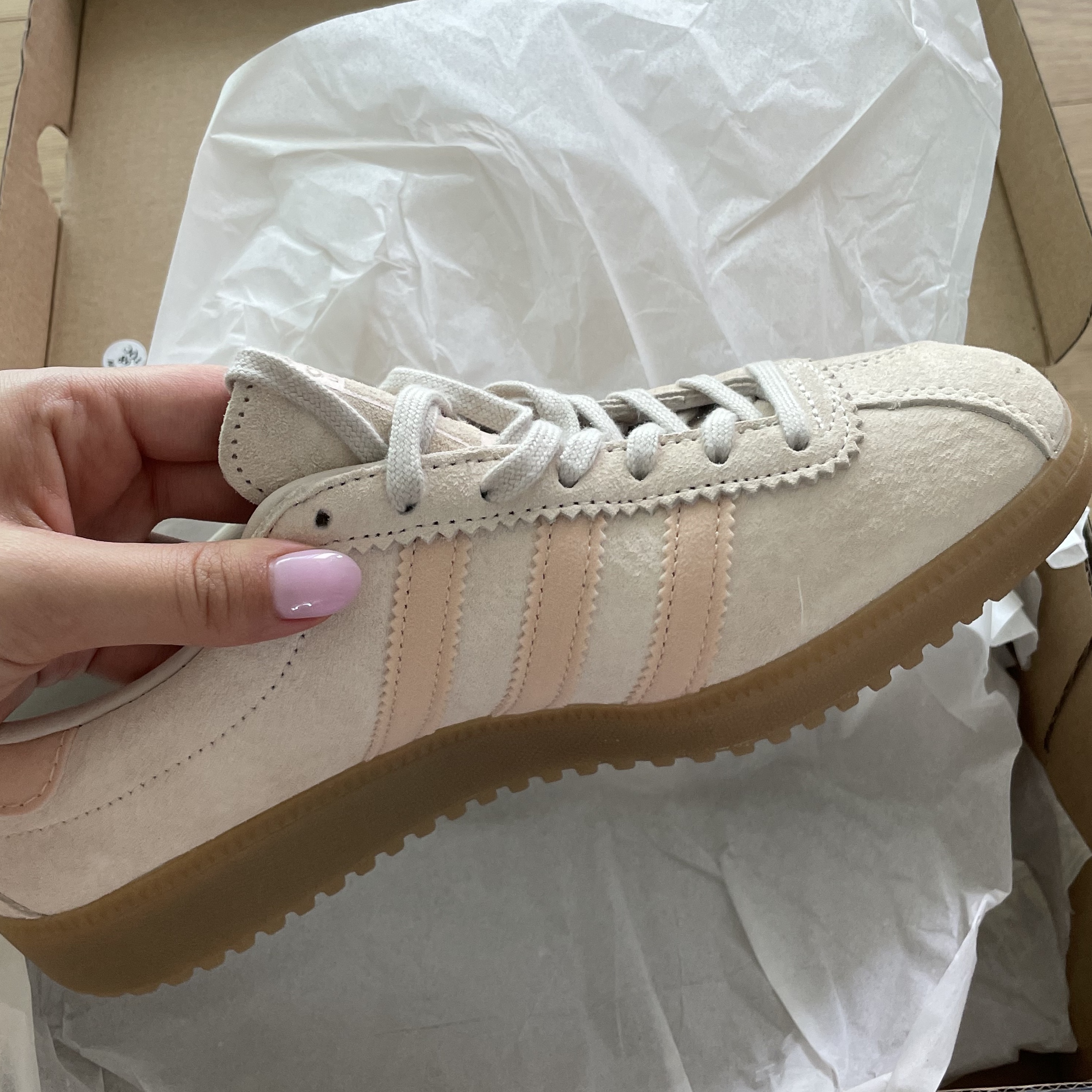 Adidas Bermuda Wonder White 착용 스타일 - 1