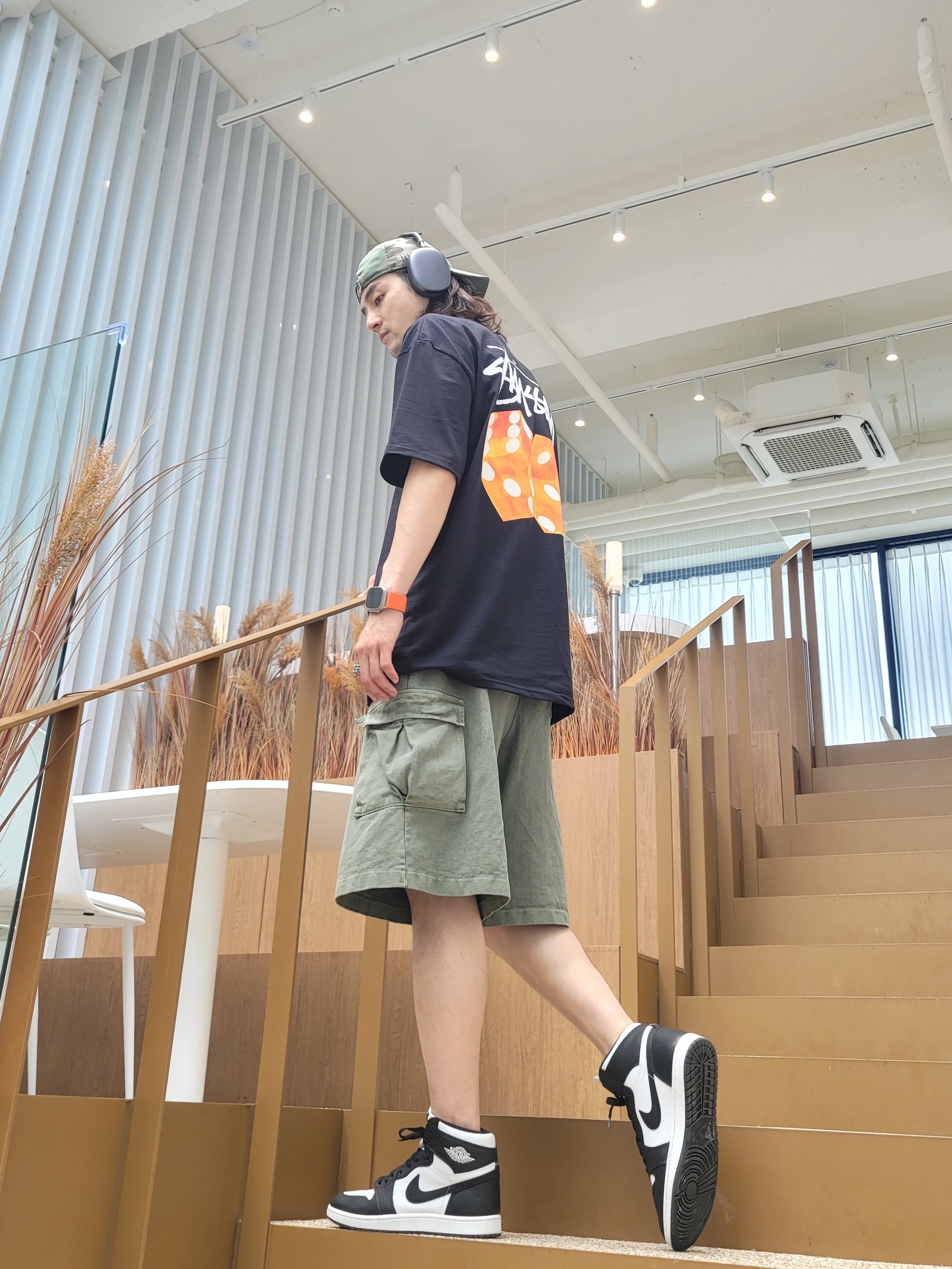 Stussy Diced Out T-Shirt Black, Jordan 1 High 85 Black White 착용 스타일 - 3