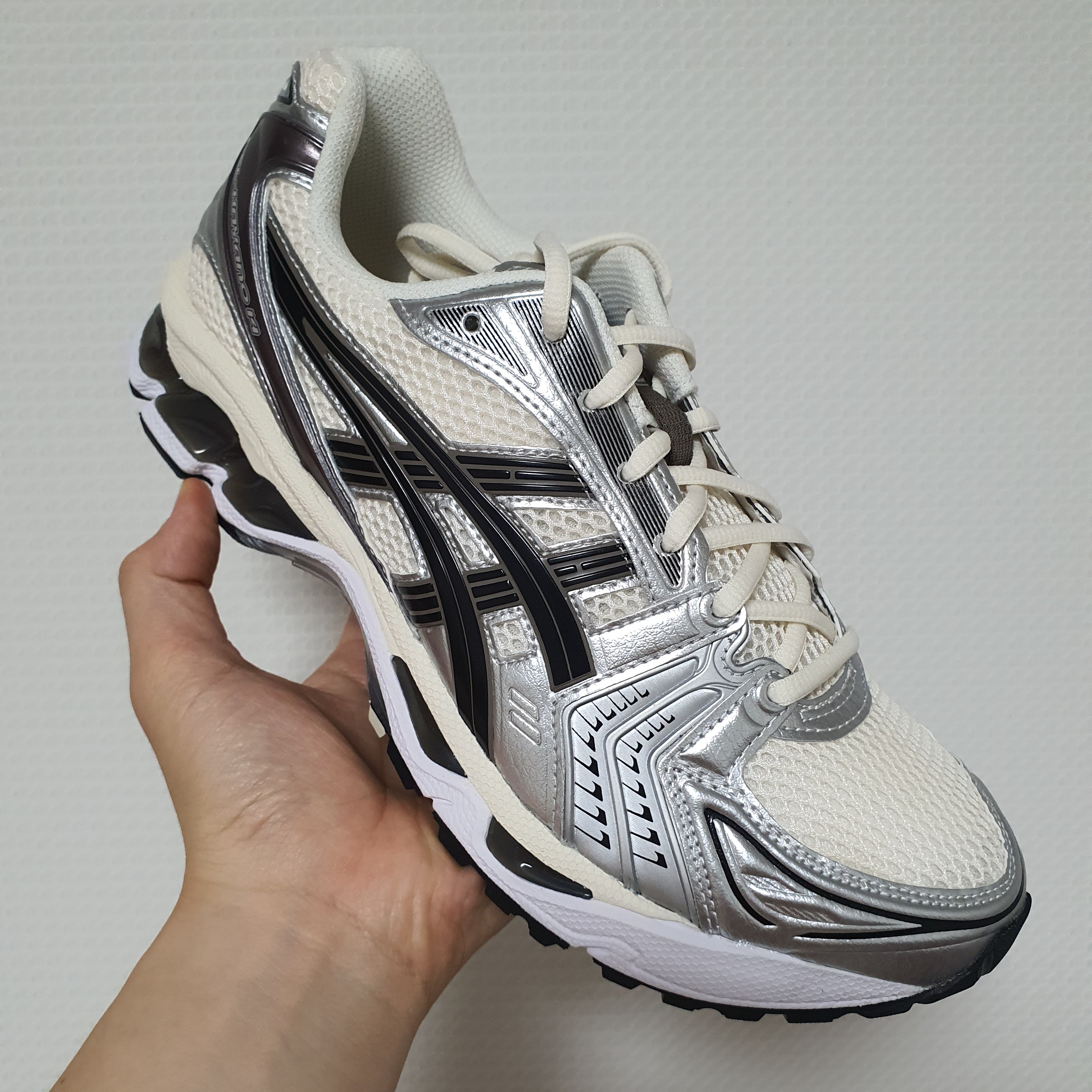 Asics Gel-Kayano 14 Cream Black 착용 스타일
