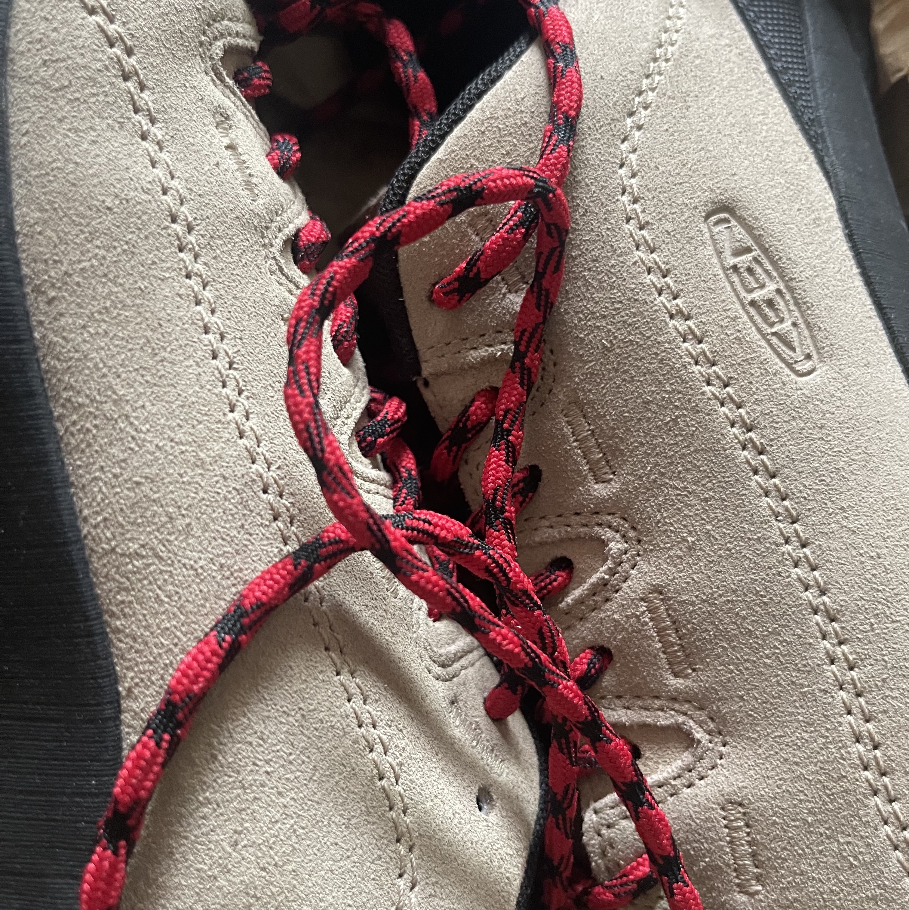 Keen Jasper Suede Sneakers Silver Mink 착용 스타일