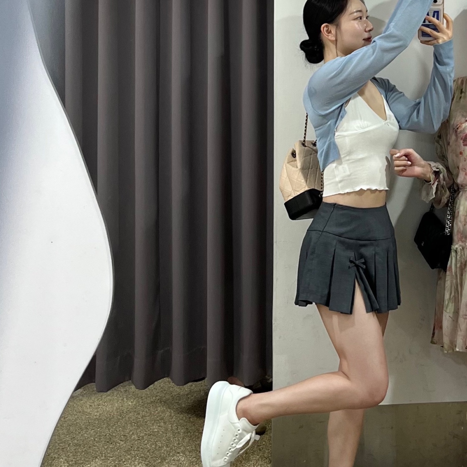 (W) Alexander McQueen Oversized Sneakers White, Chanel Small Gabrielle Backpack Aged Calfskin & Gold Silver Beige Black 착용 스타일