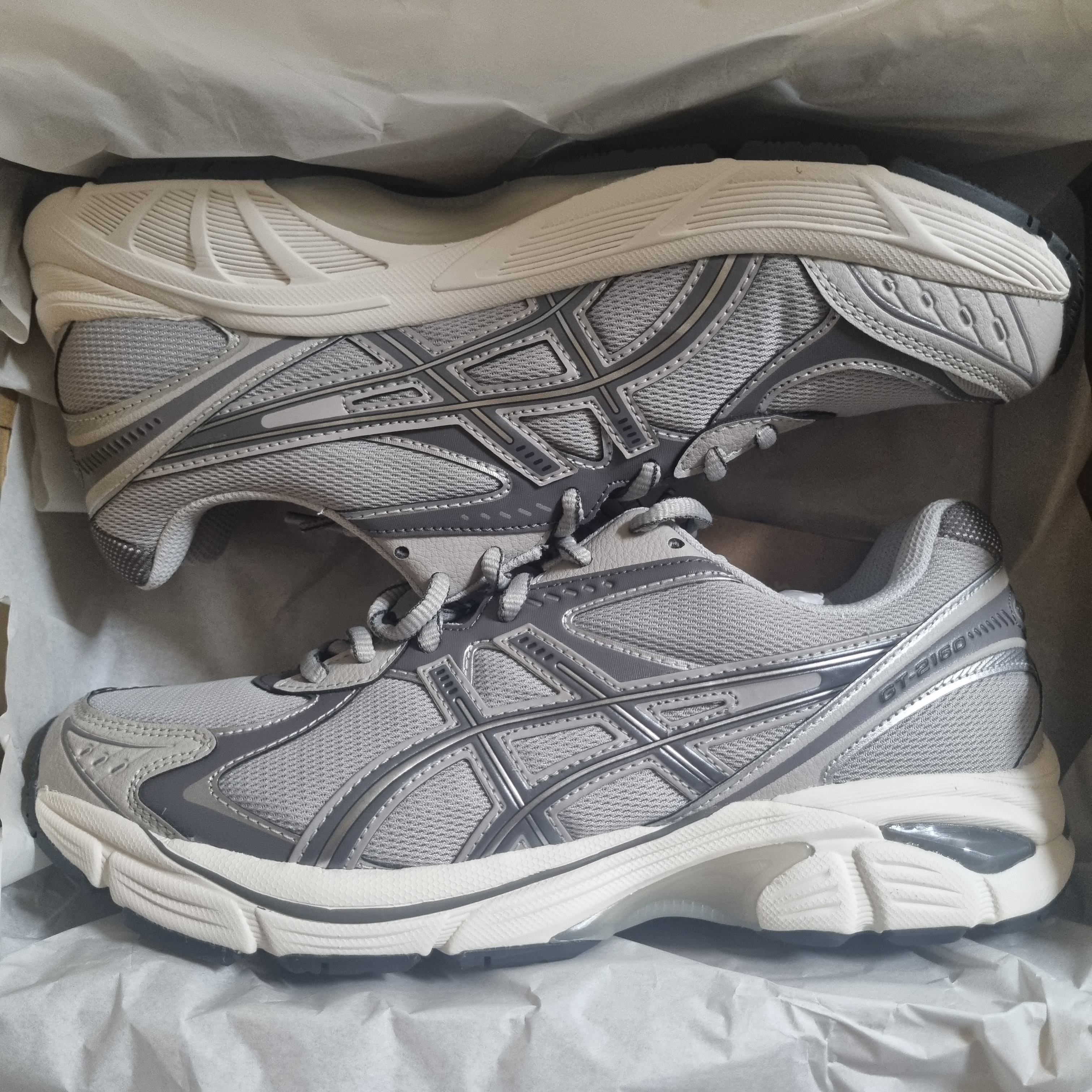 Asics GT-2160 Oyster Grey Carbon 착용 스타일