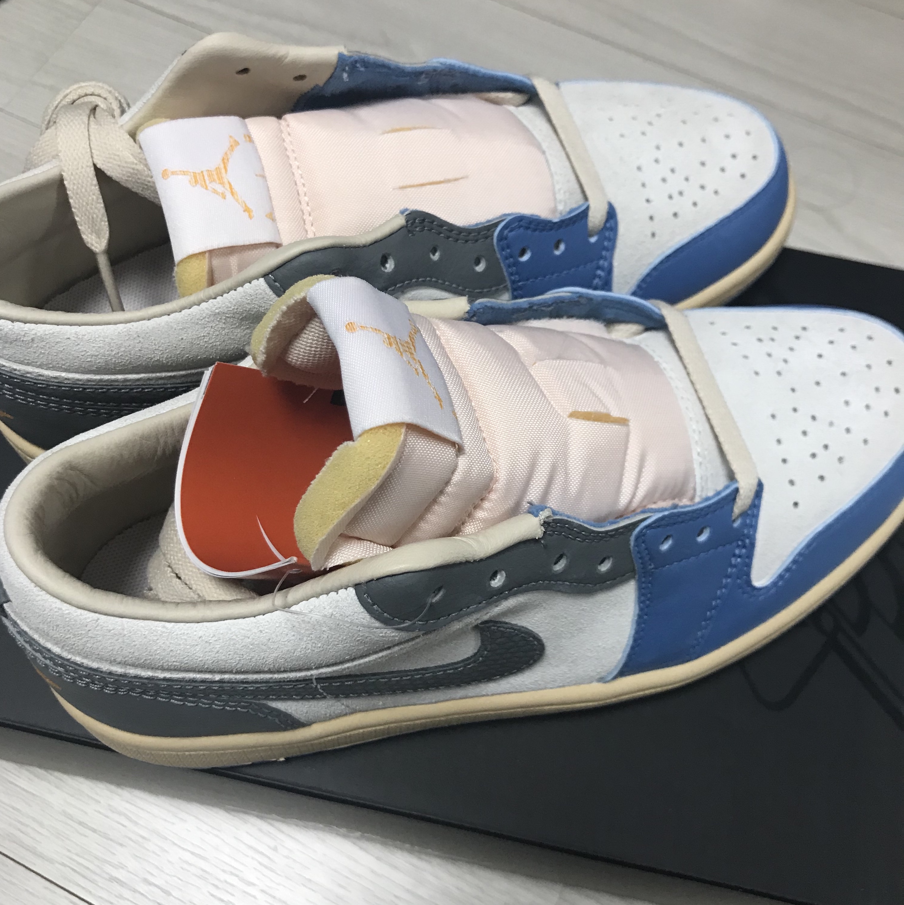 Jordan 1 Low SE Tokyo 96 착용 스타일