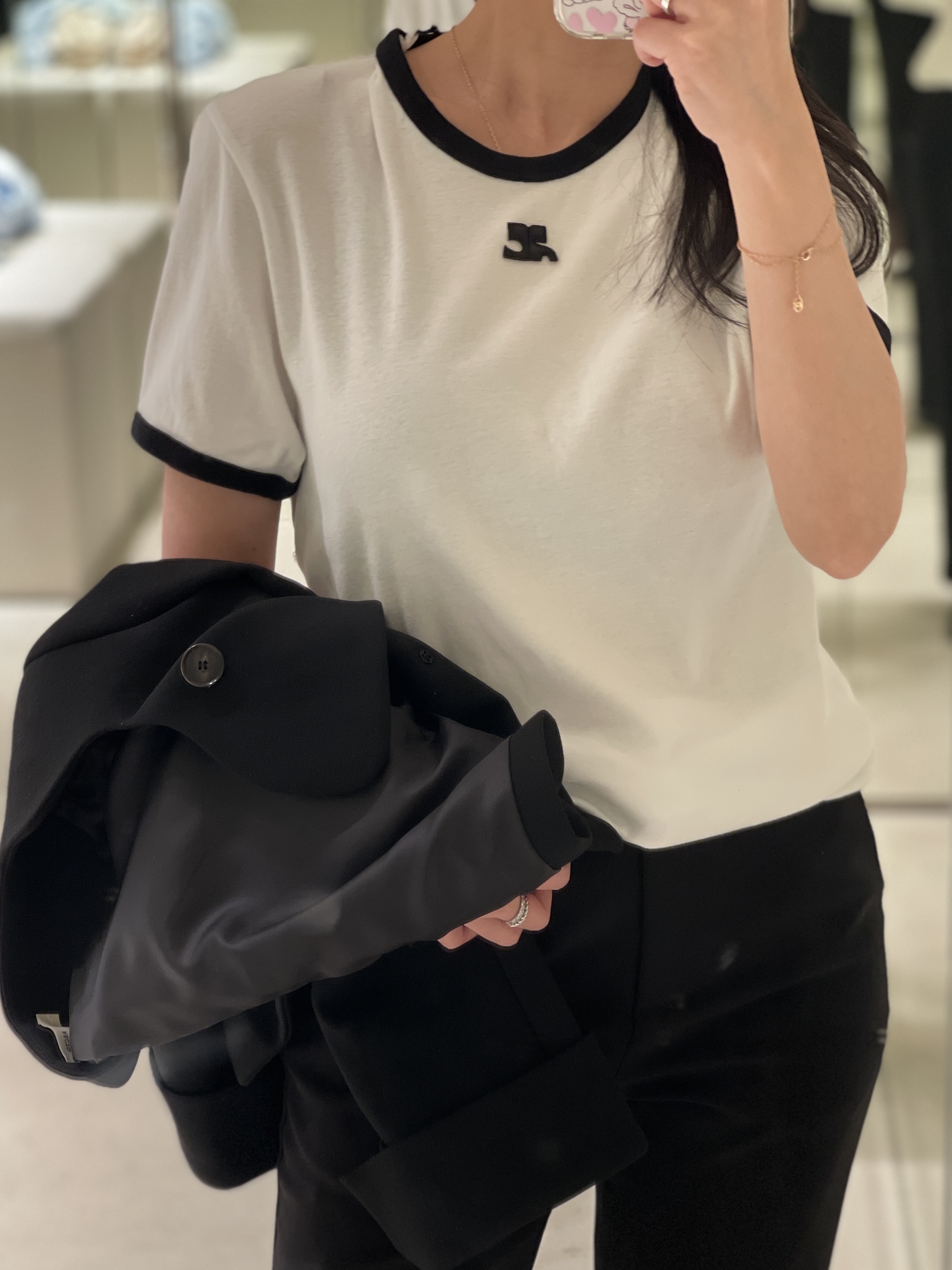 (W) Courreges Reedition Bumpy Contrast T-Shirt Heritage White Black 착용 스타일 - 3