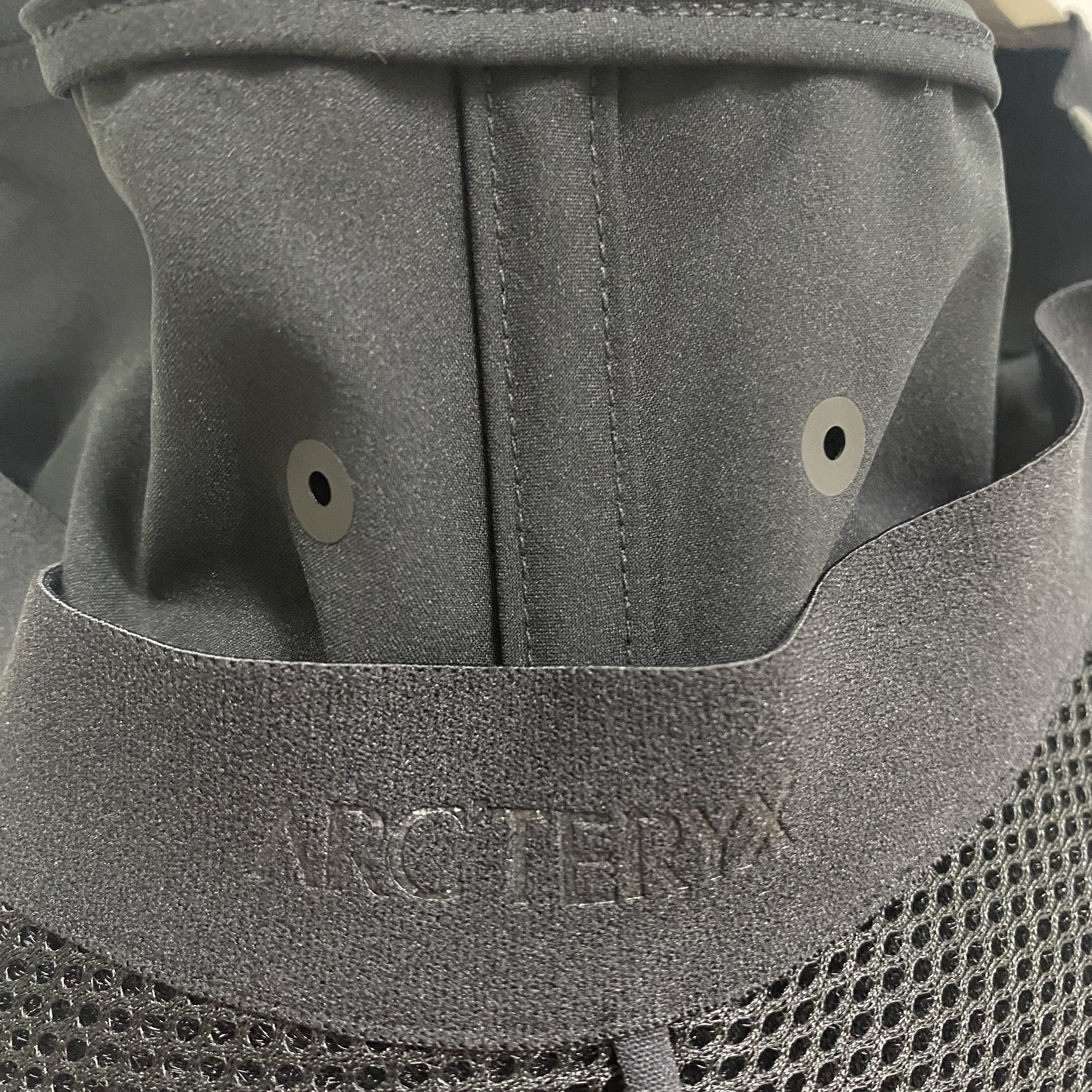 Arc'teryx Sinsolo Hat Black 착용 스타일 - 3