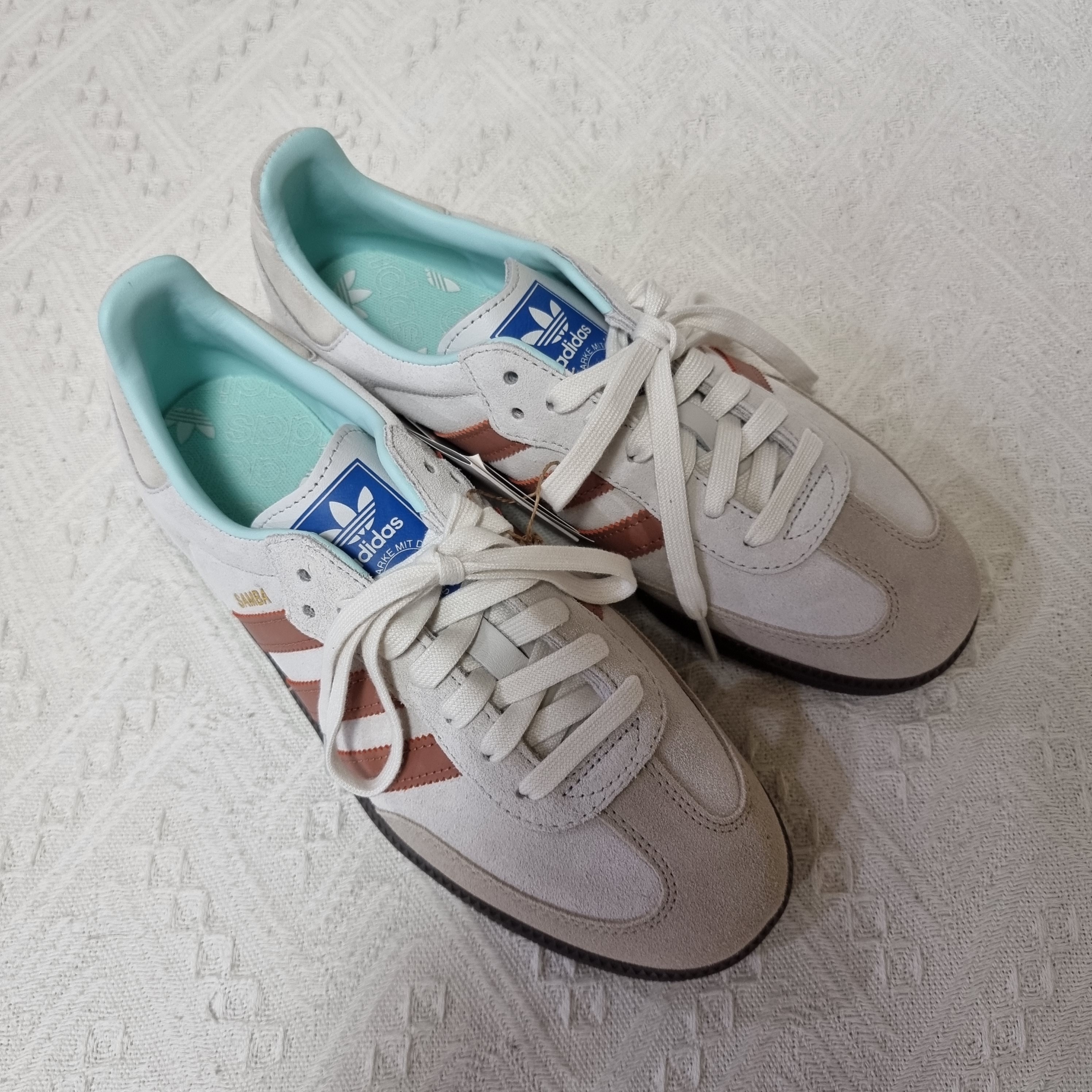 Adidas Samba OG Crystal White Clay Strata 착용 스타일