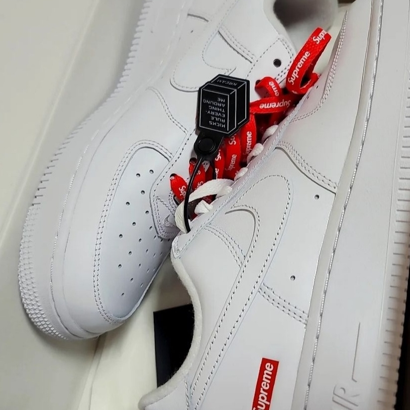 Nike x Supreme Air Force 1 Low White 착용 스타일