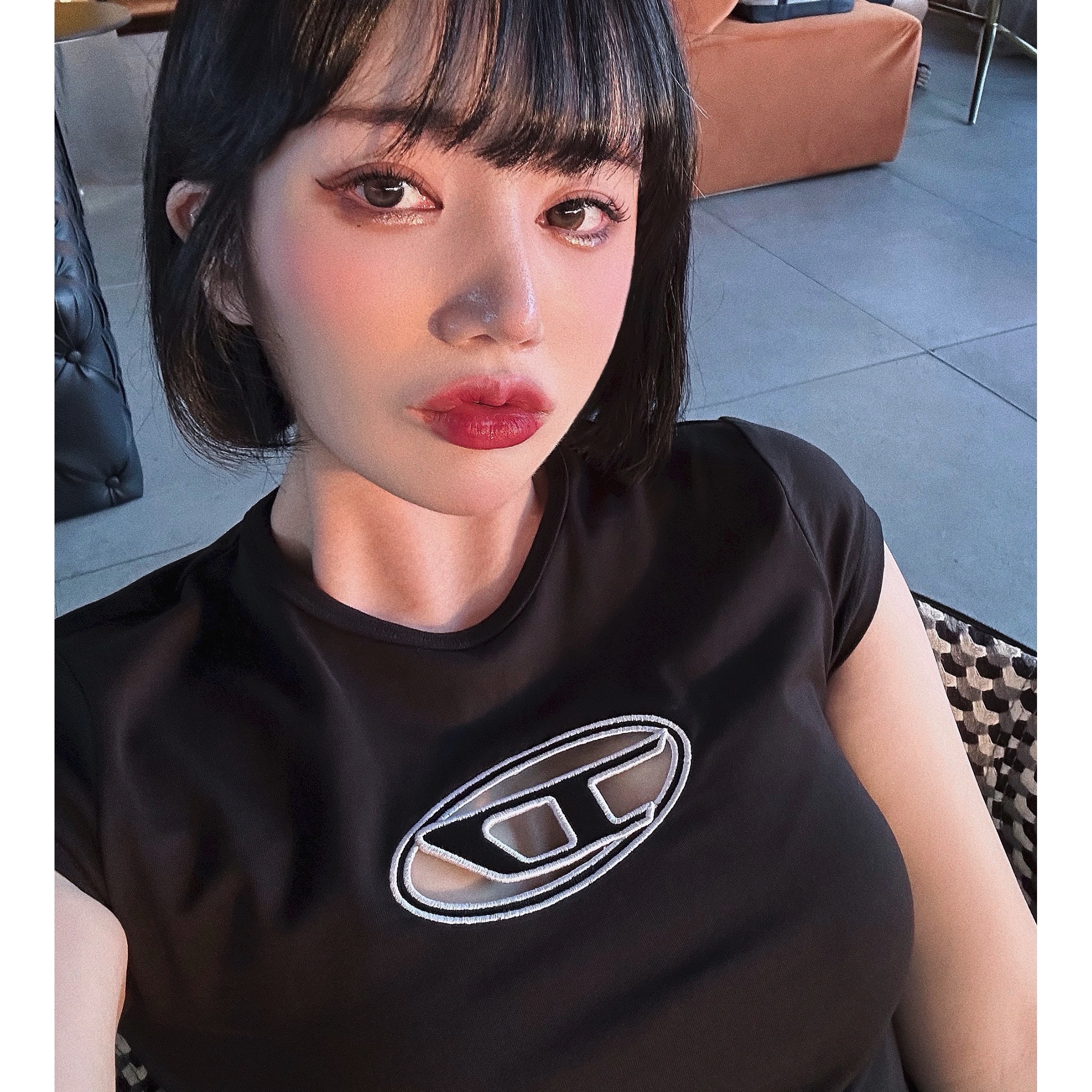 (W) Diesel T-Angie Peekaboo Logo T-Shirt Black 착용 스타일