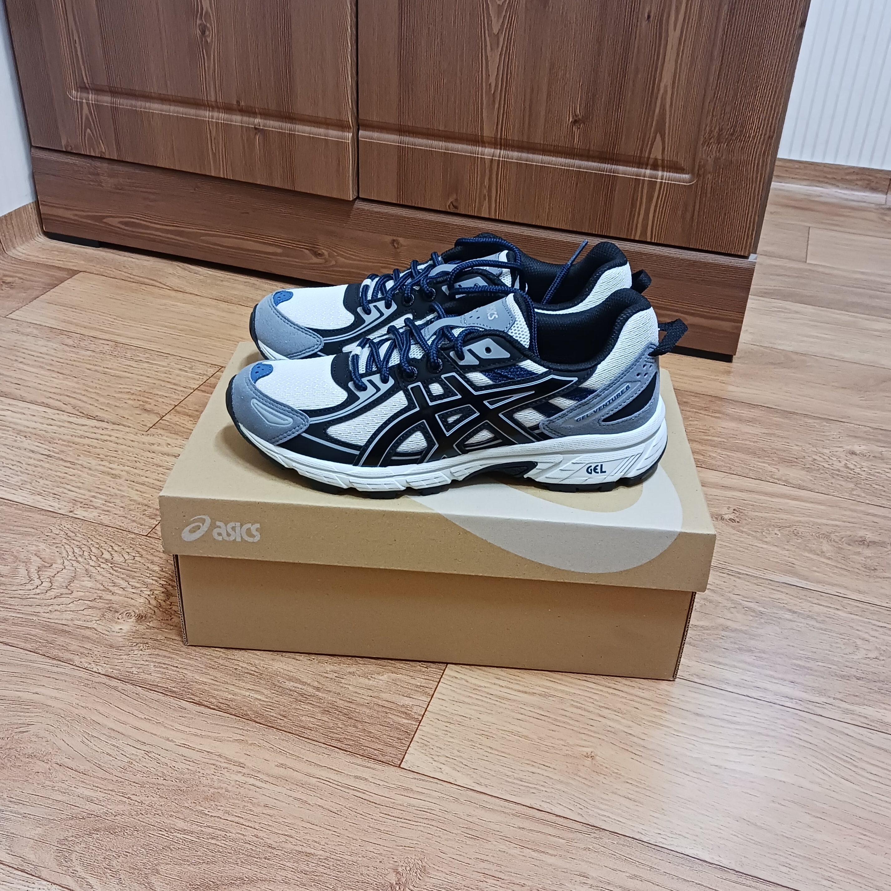 Asics Gel-Venture 6 SPS Glacier Grey 착용 스타일