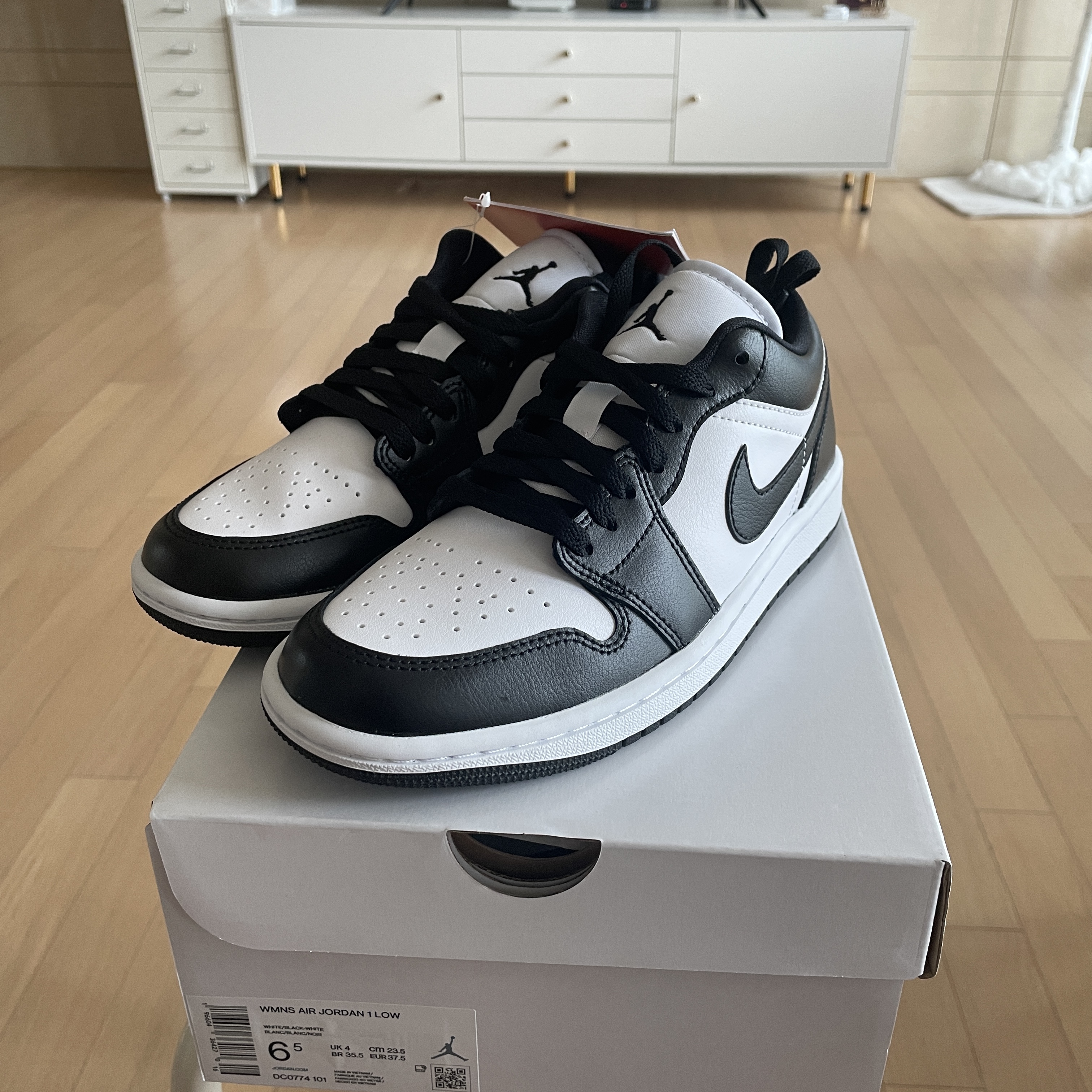 (W) Jordan 1 Low Black and White 착용 스타일