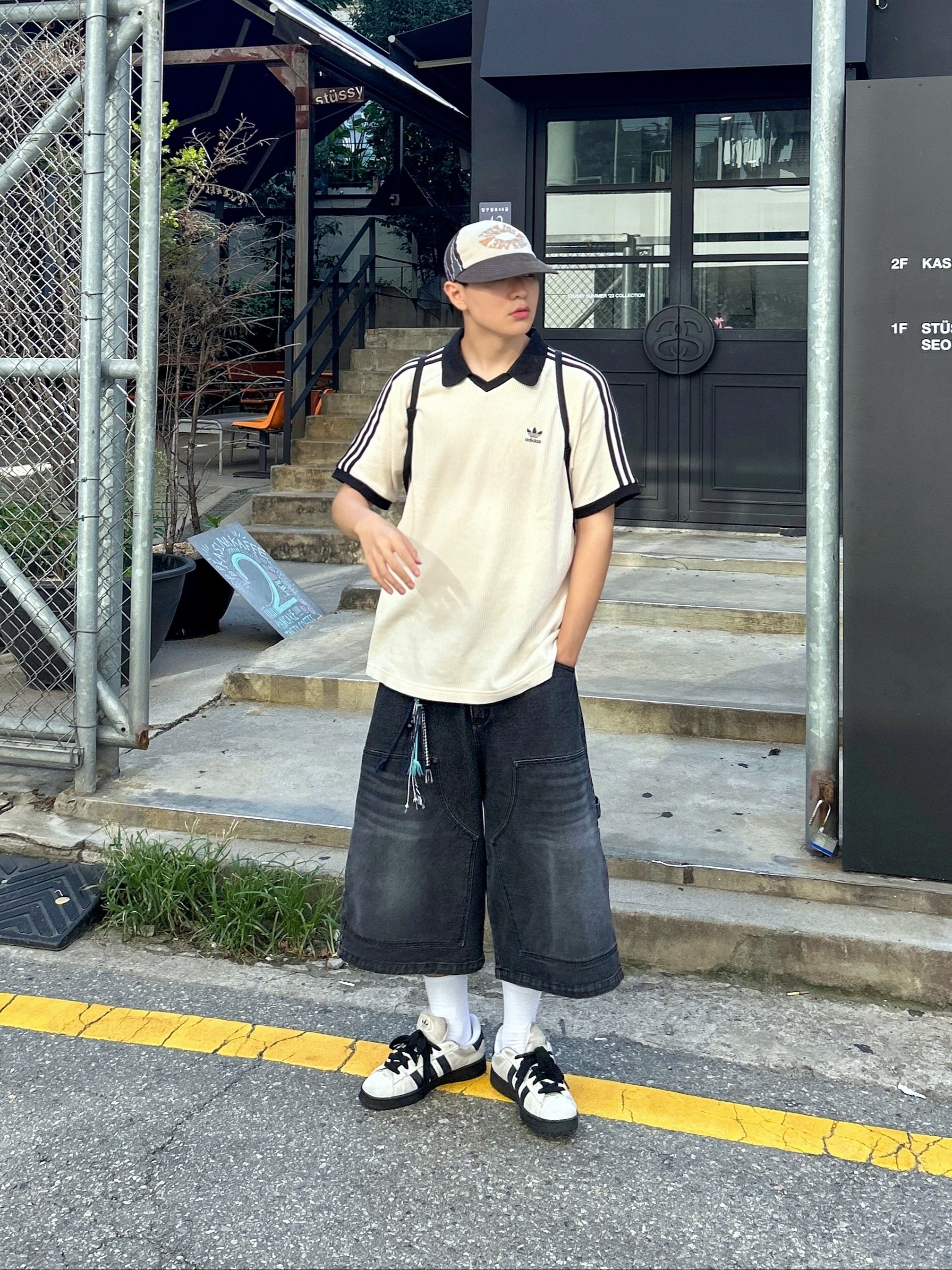 Adidas Adicolor Classics Waffle Polo Shirt Wonder White - KR Sizing, Adidas Campus 00s Cloud White Core Black 착용 스타일 - 1