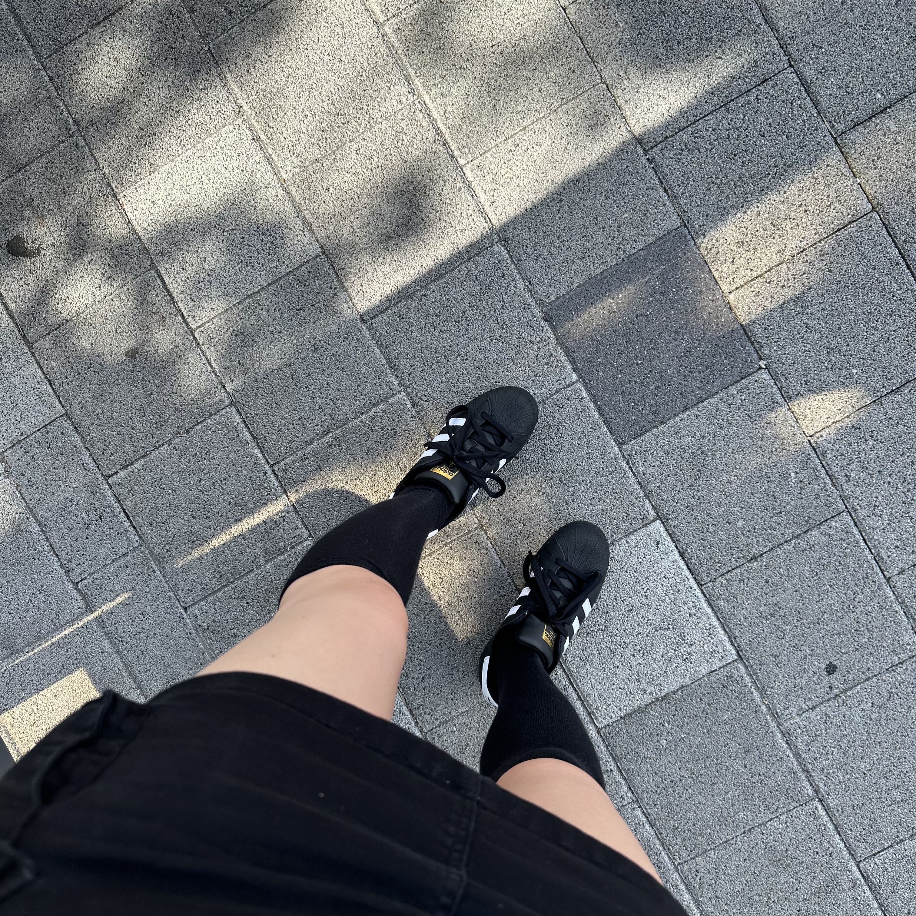 (J) Adidas Superstar Black White 착용 스타일