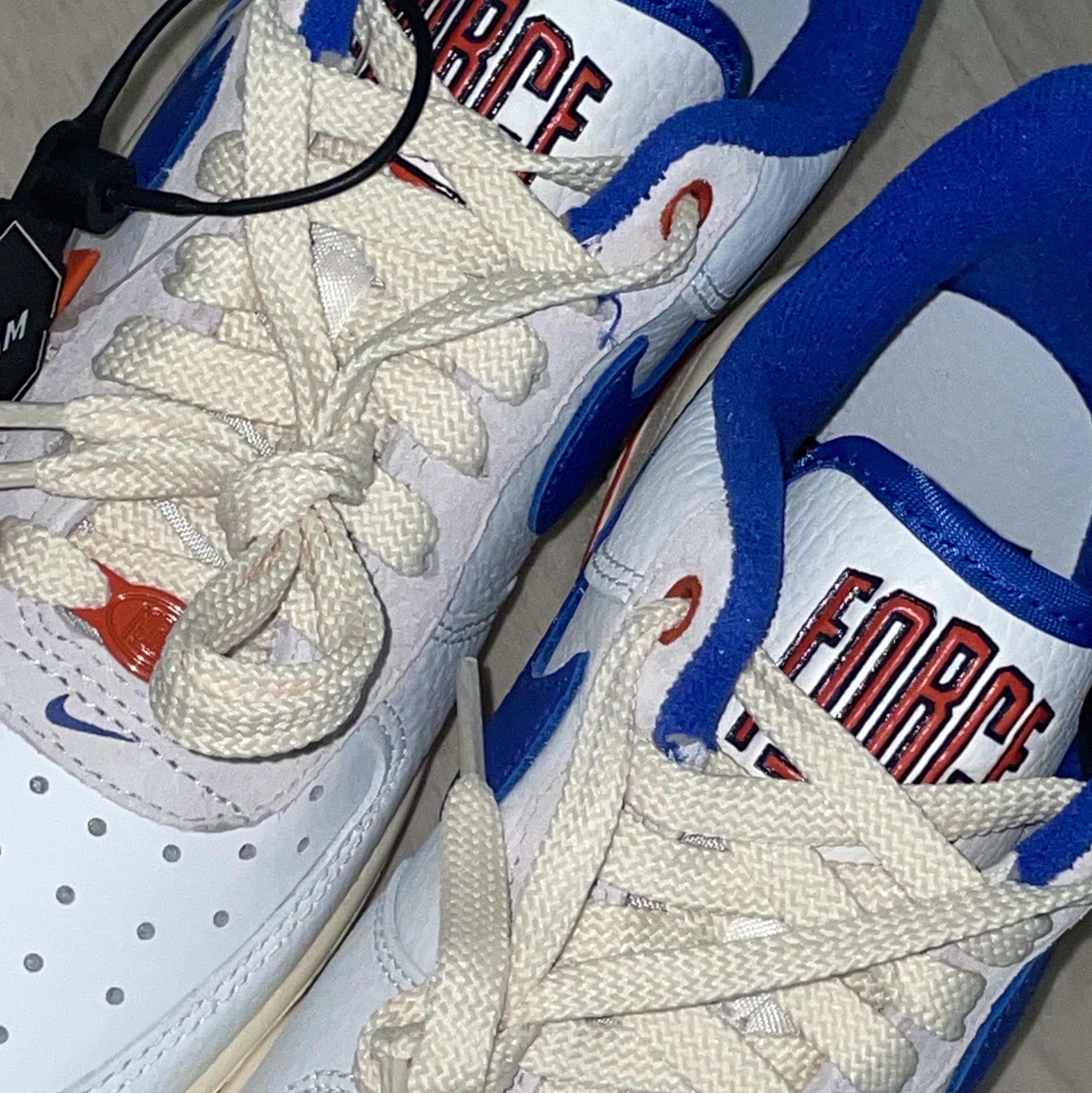 (W) Nike Air Force 1 '07 LX University Blue and Summit White 착용 스타일 - 1