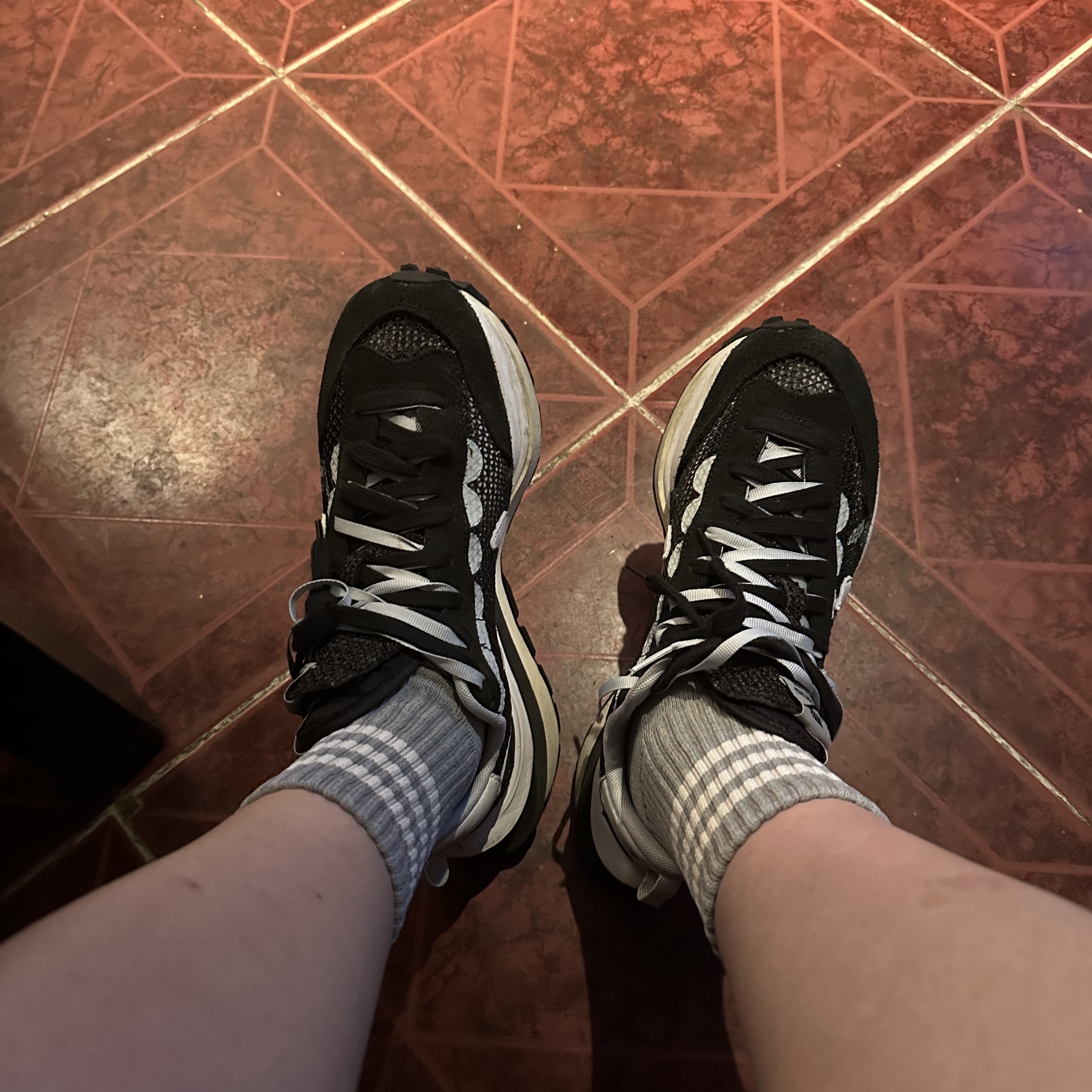 Nike x Sacai VaporWaffle Black White 착용 스타일 - 2