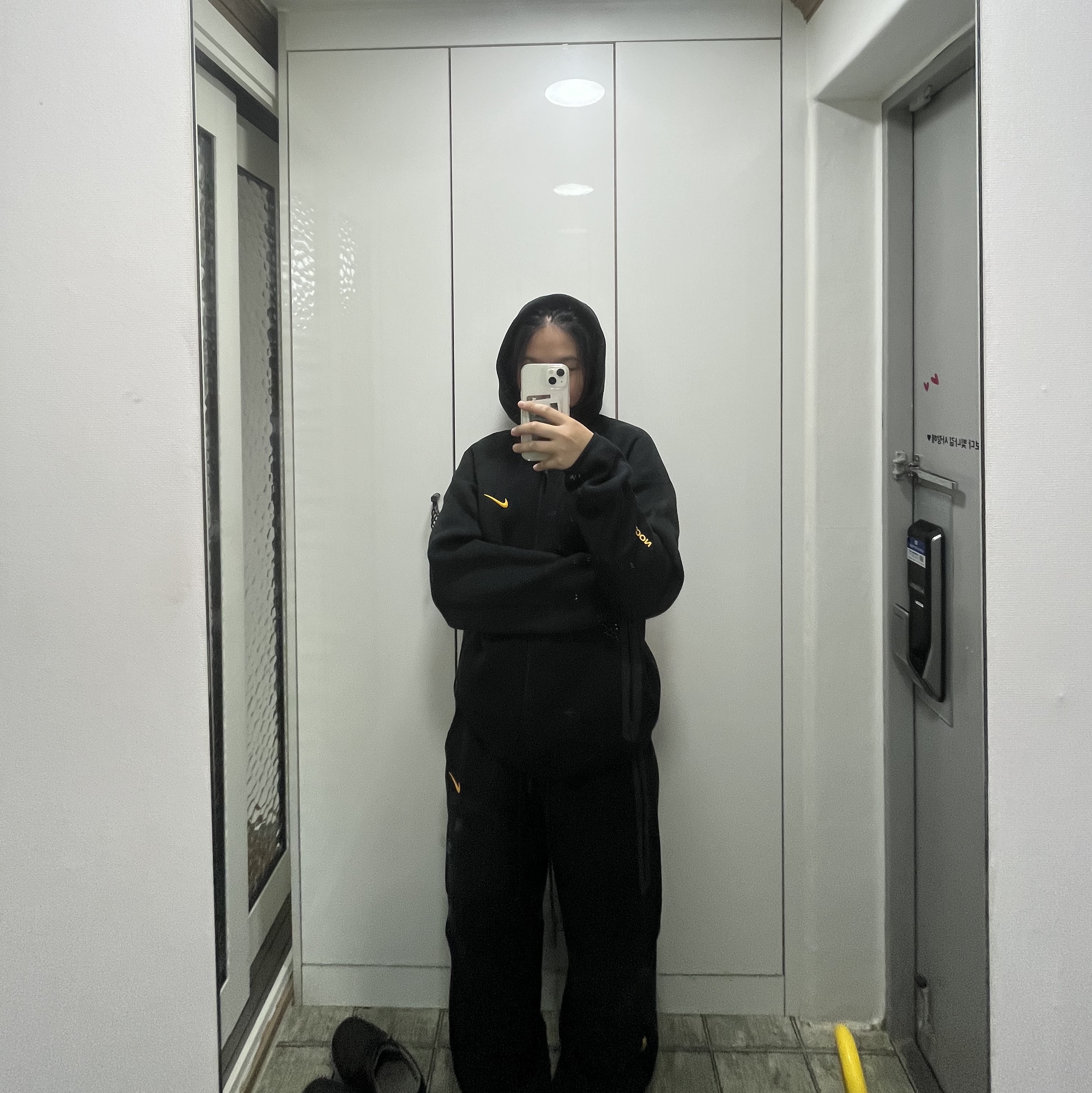 Nike x Drake Nocta Tech Fleece Open Hem Pants Black (FD8460-010), Nike x Drake Nocta Tech Fleece Hoodie Black (FD8453-010) 착용 스타일