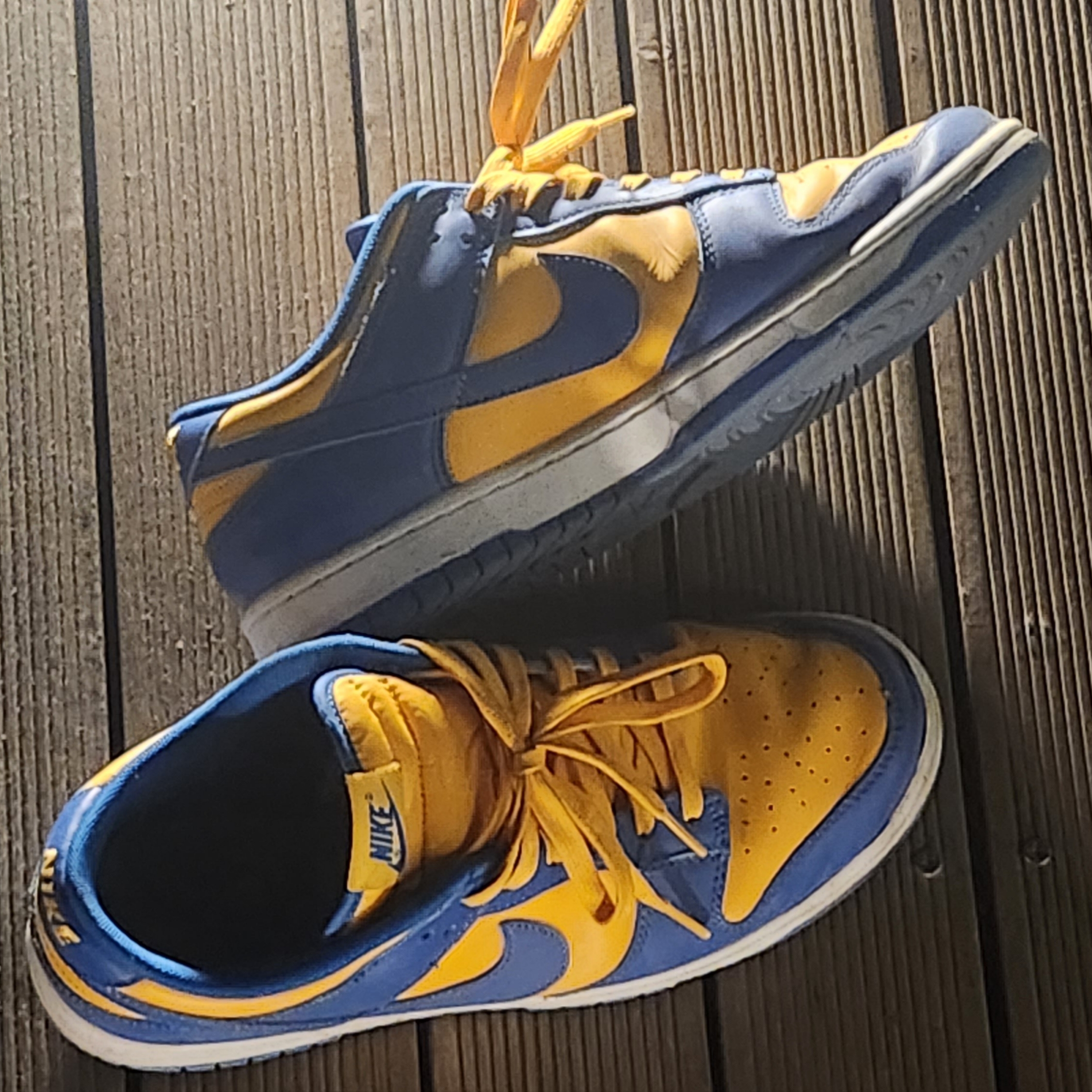 Nike Dunk Low Retro Blue Jay and University Gold 착용 스타일 - 2