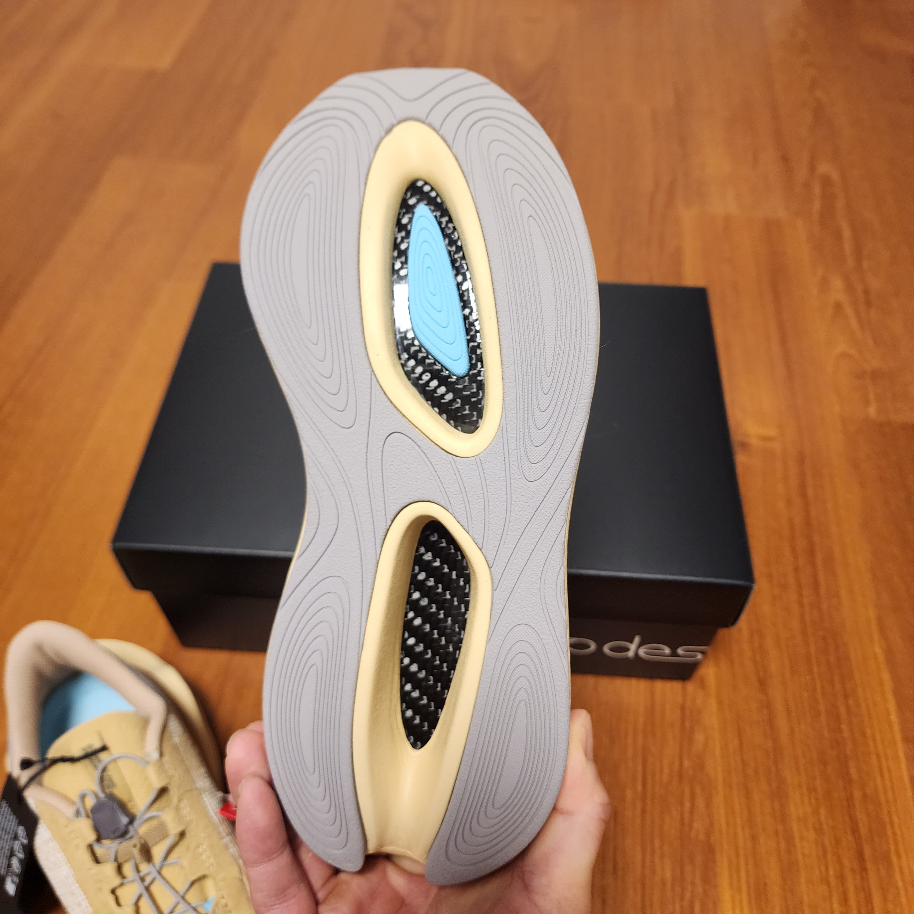New Balance x Stone Island x Tokyo Design Studios FuelCell C1 Beige 착용 스타일 - 4