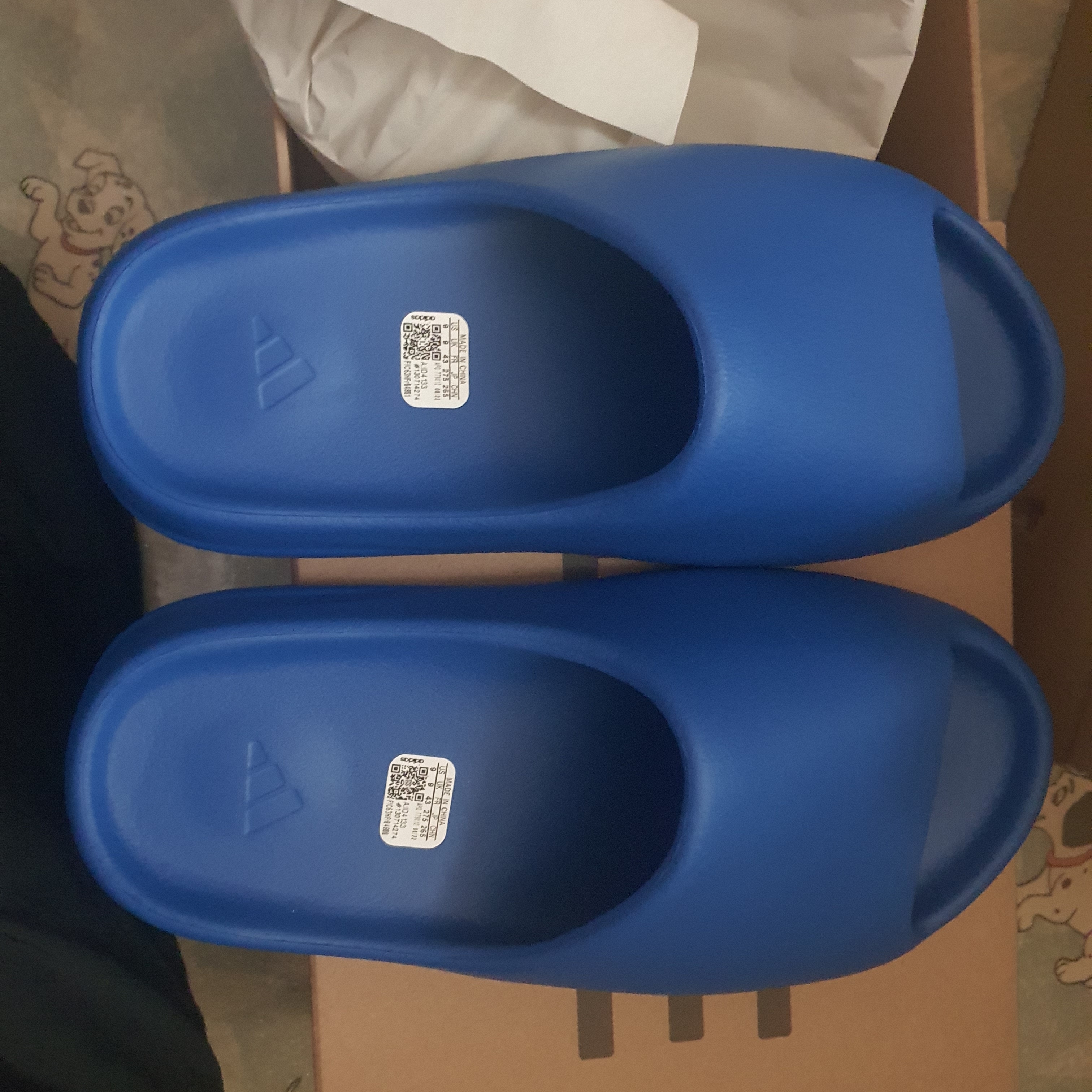 Adidas Yeezy Slide Azure 착용 스타일