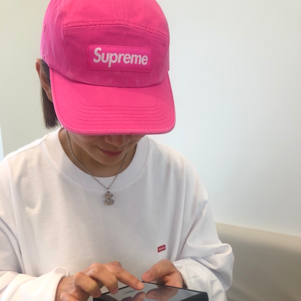 Supreme Washed Chino Twill Camp Cap Pink - 23SS, Supreme Small Box L/S T-Shirt White 착용 스타일