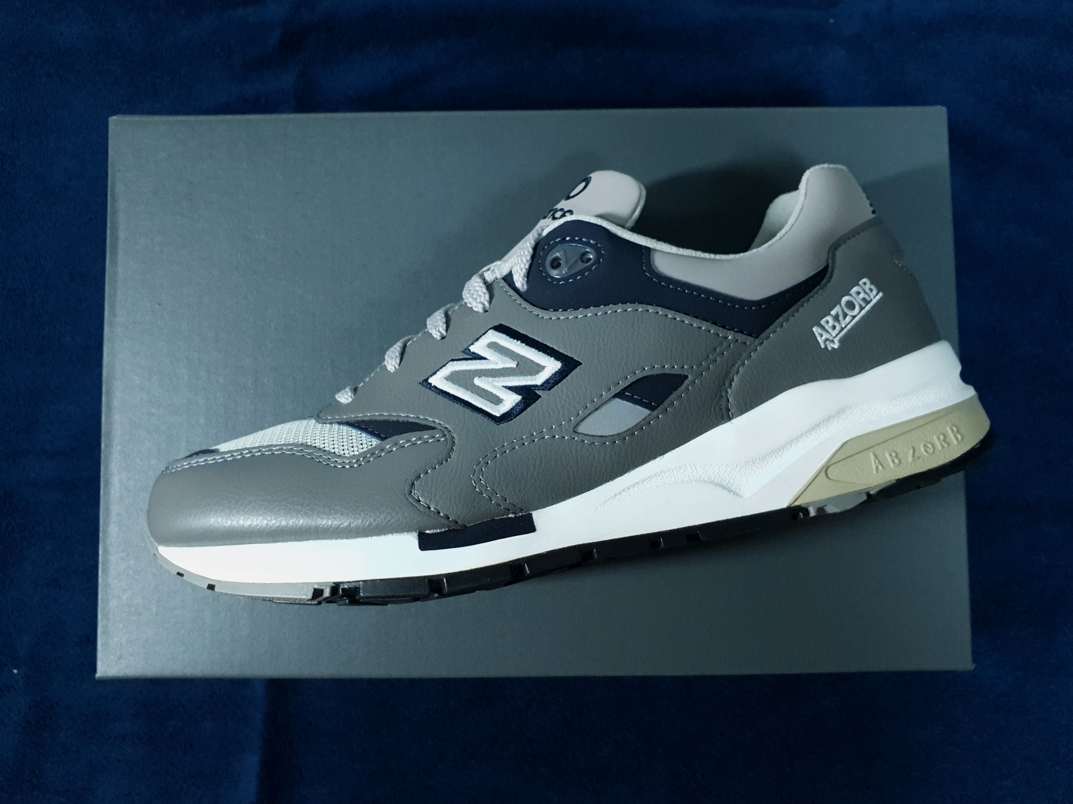 New Balance 1600 Legacy Grey 착용 스타일