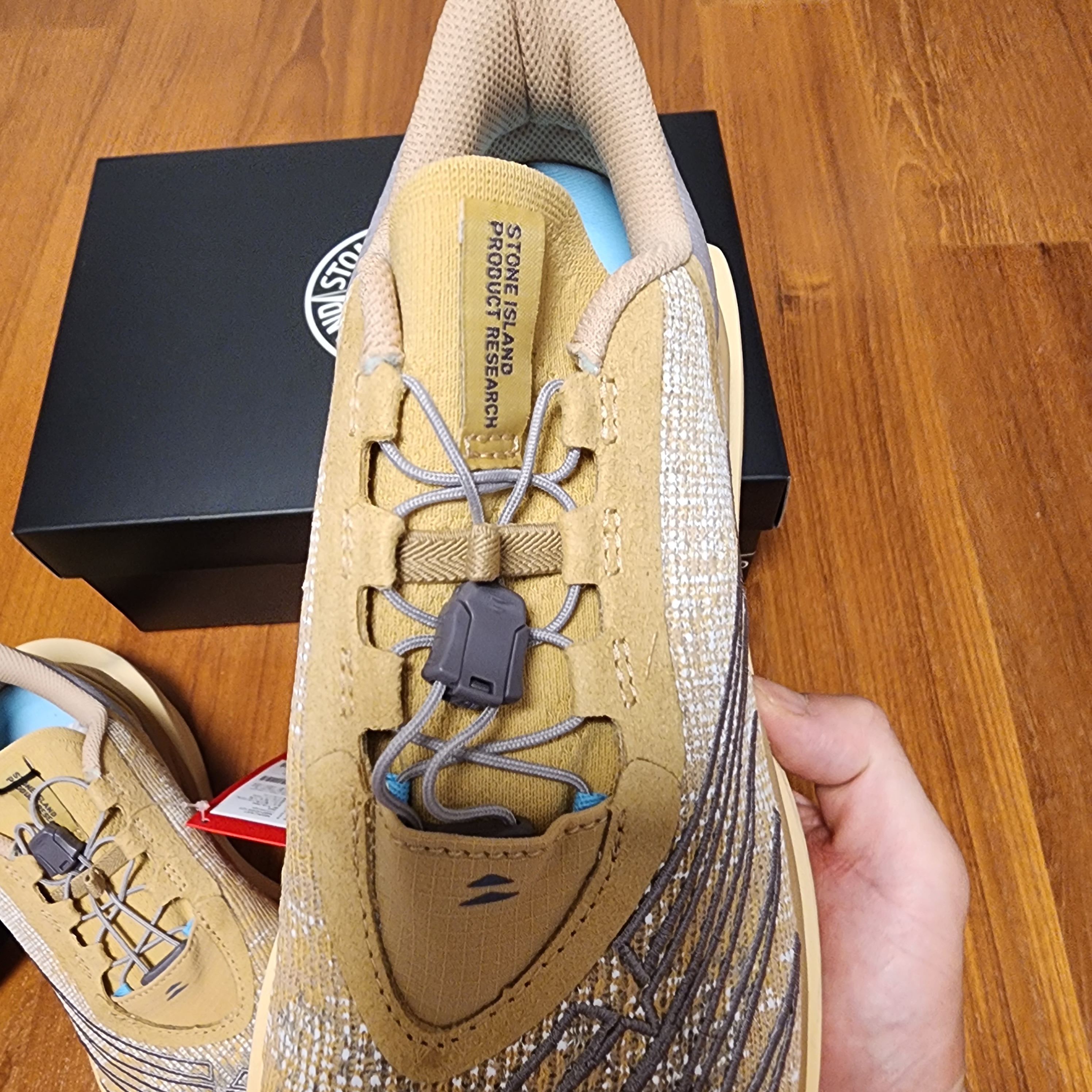 New Balance x Stone Island x Tokyo Design Studios FuelCell C1 Beige 착용 스타일 - 5