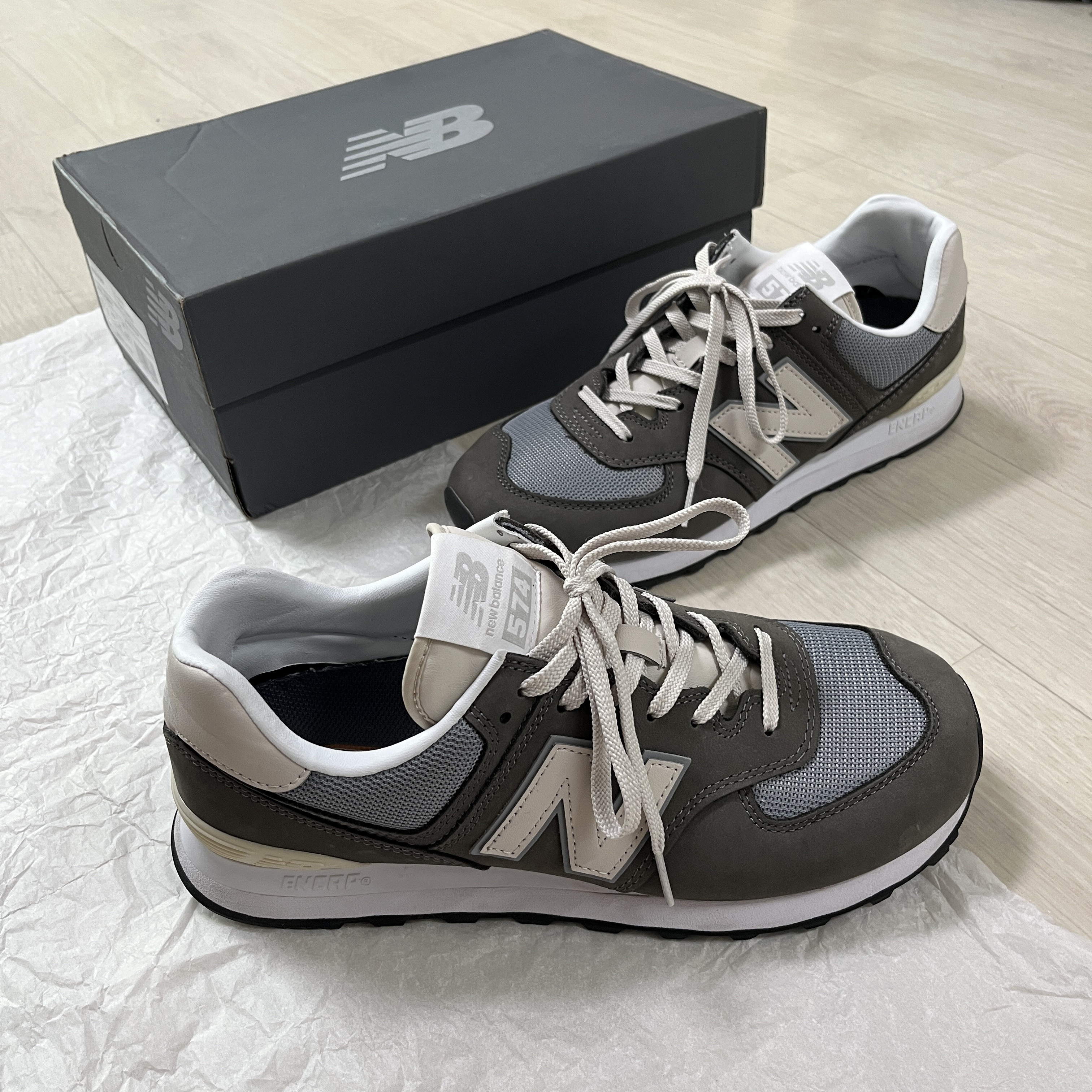 New Balance 574 Classic Grey 착용 스타일 - 4
