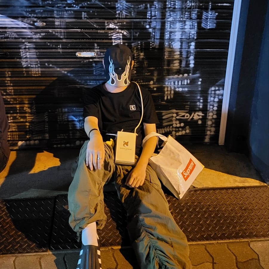 Maison Kitsune x Laneige Crossbody Bag, Adidas Adifom Superstar Core Black Cloud White 착용 스타일