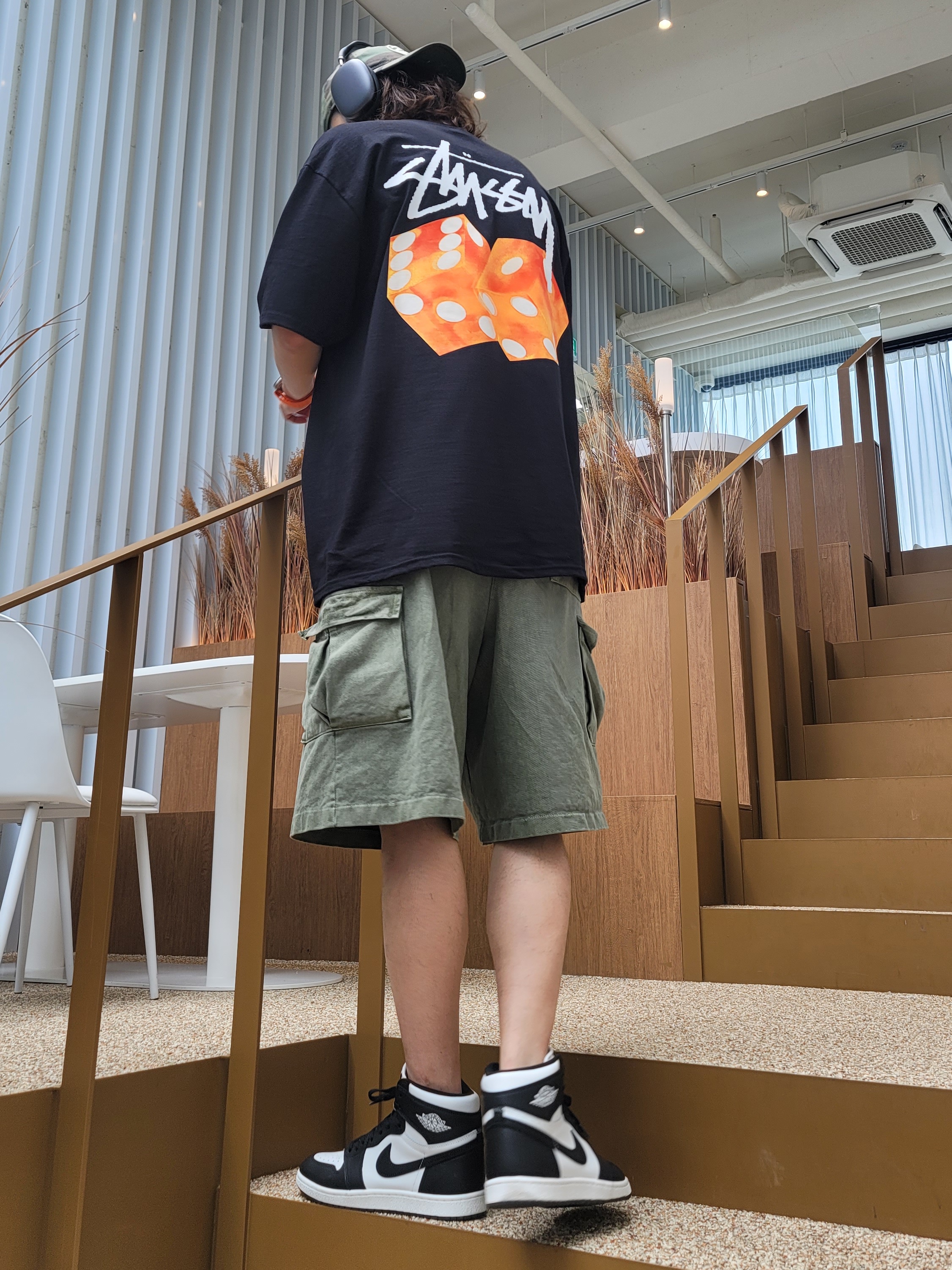 Stussy Diced Out T-Shirt Black, Jordan 1 High 85 Black White 착용 스타일 - 1