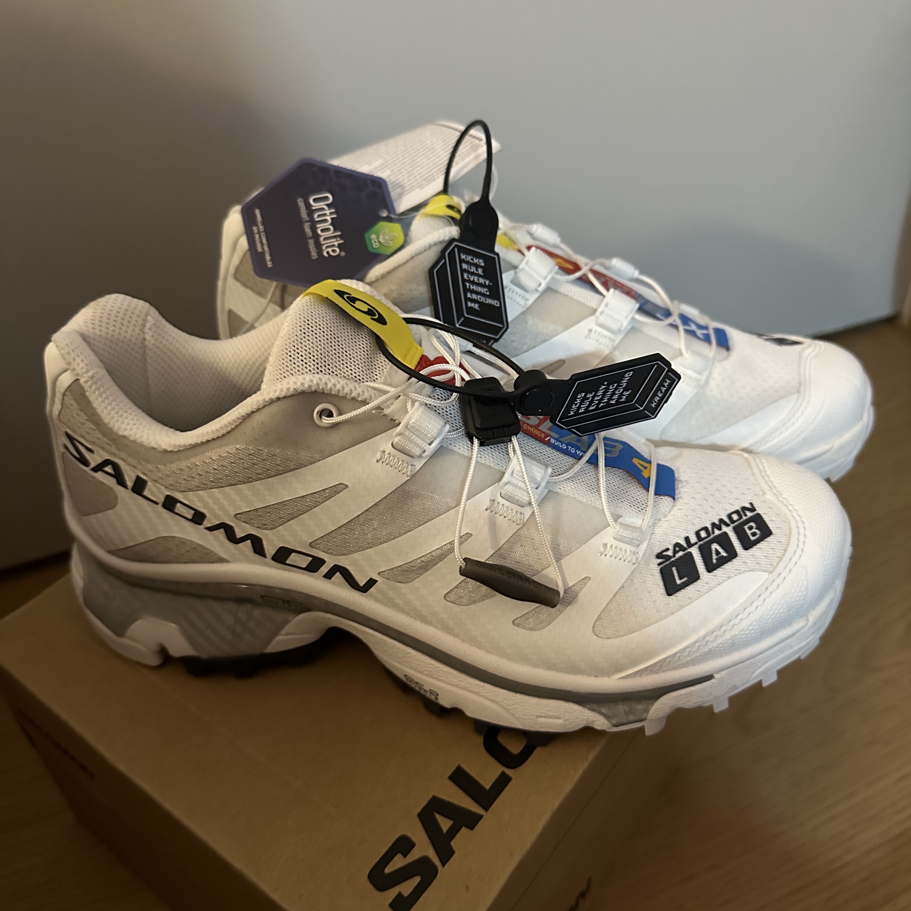 Salomon XT-4 White Lunar Rock 착용 스타일 - 2