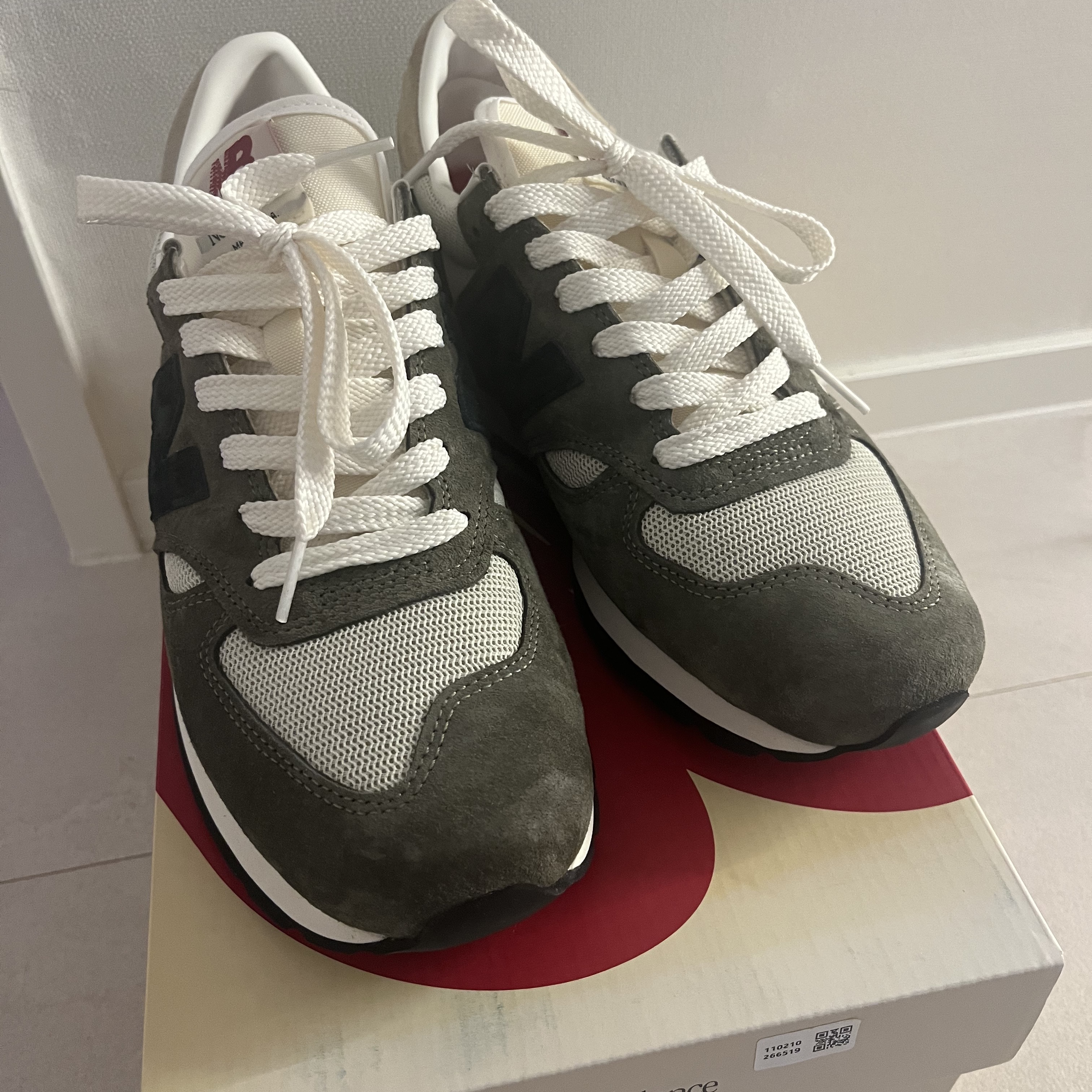 New Balance 990v1 Made in USA Olive 착용 스타일 - 2