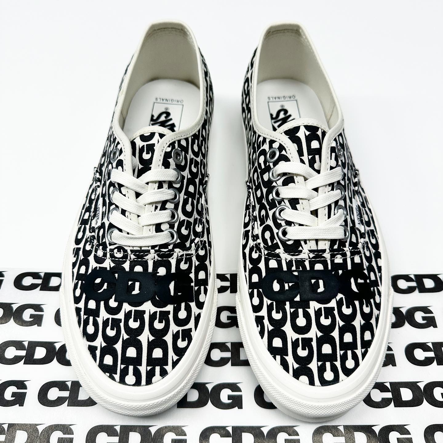 Vans Vault x CDG OG Authentic LX White Black 착용 스타일 - 2
