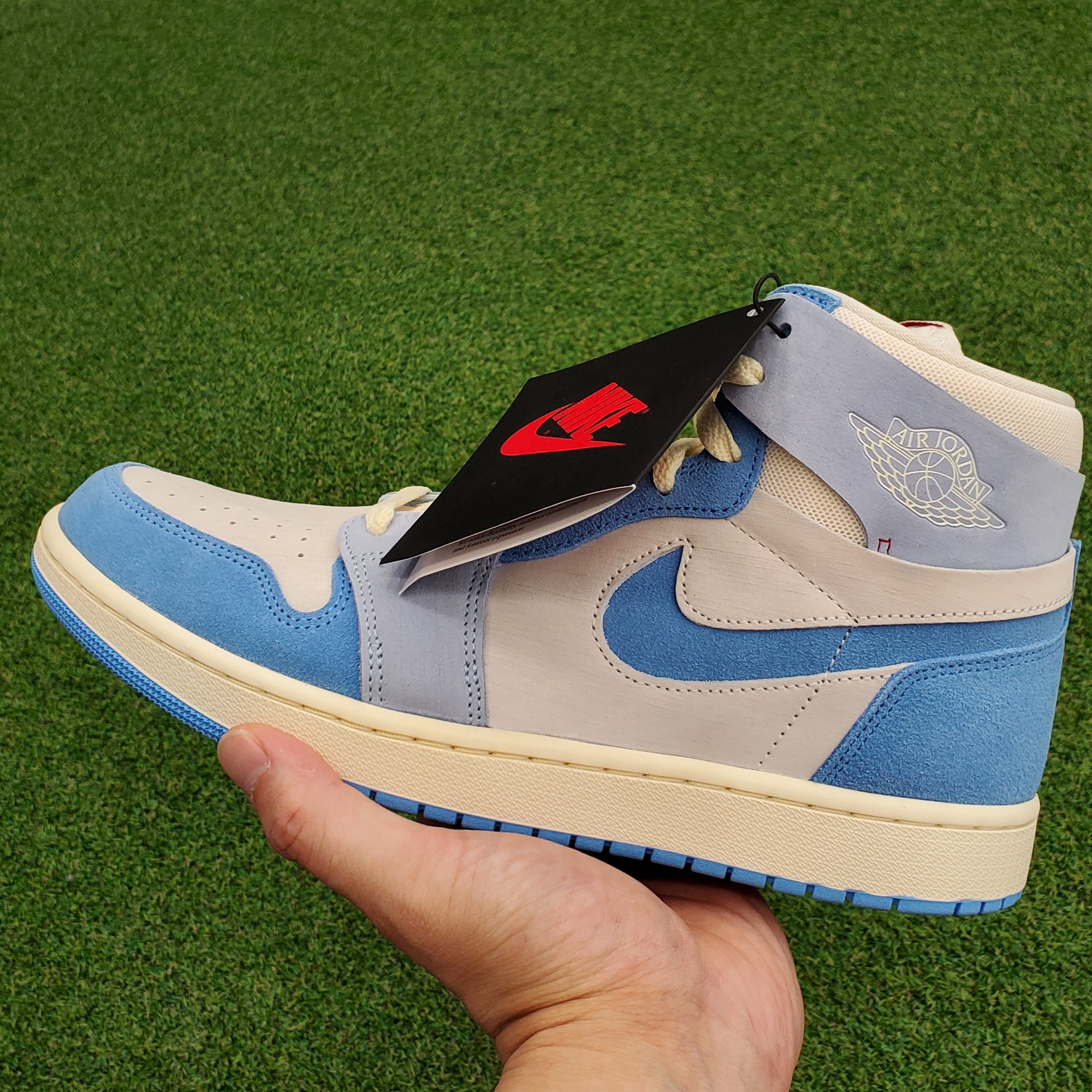 (W) Jordan 1 Zoom Air CMFT 2 Phantom University Blue 착용 스타일 - 1