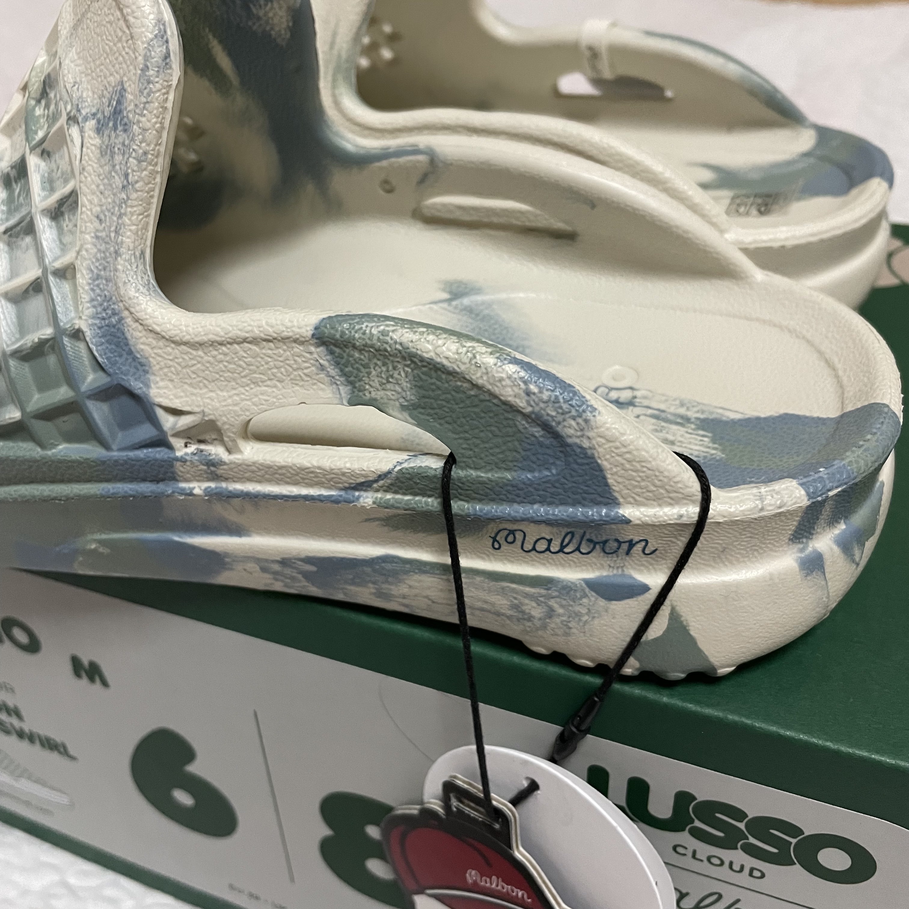 Malbon Golf x Lusso Coastal Scenario Slide Seaport Swirl 착용 스타일 - 2