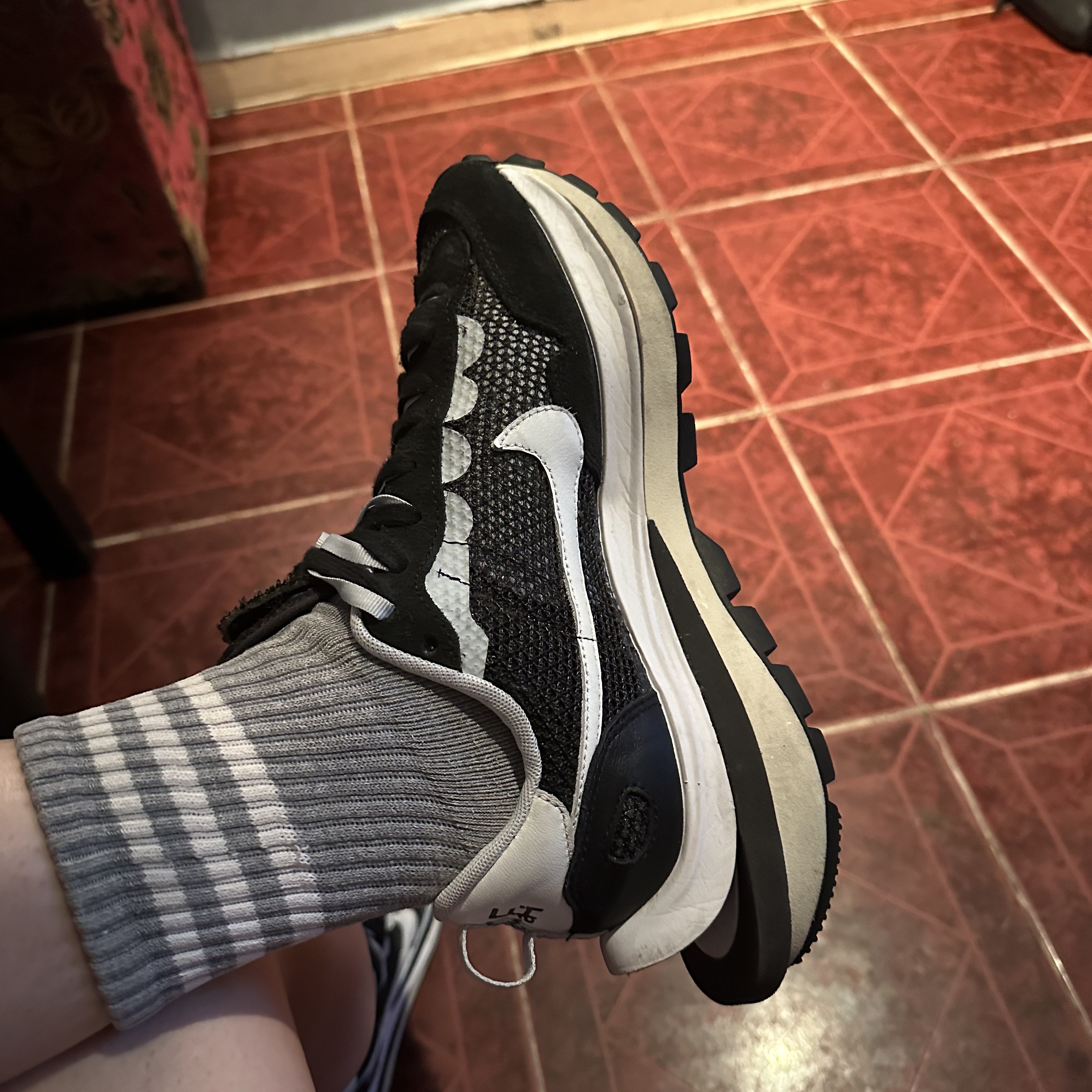 Nike x Sacai VaporWaffle Black White 착용 스타일 - 1
